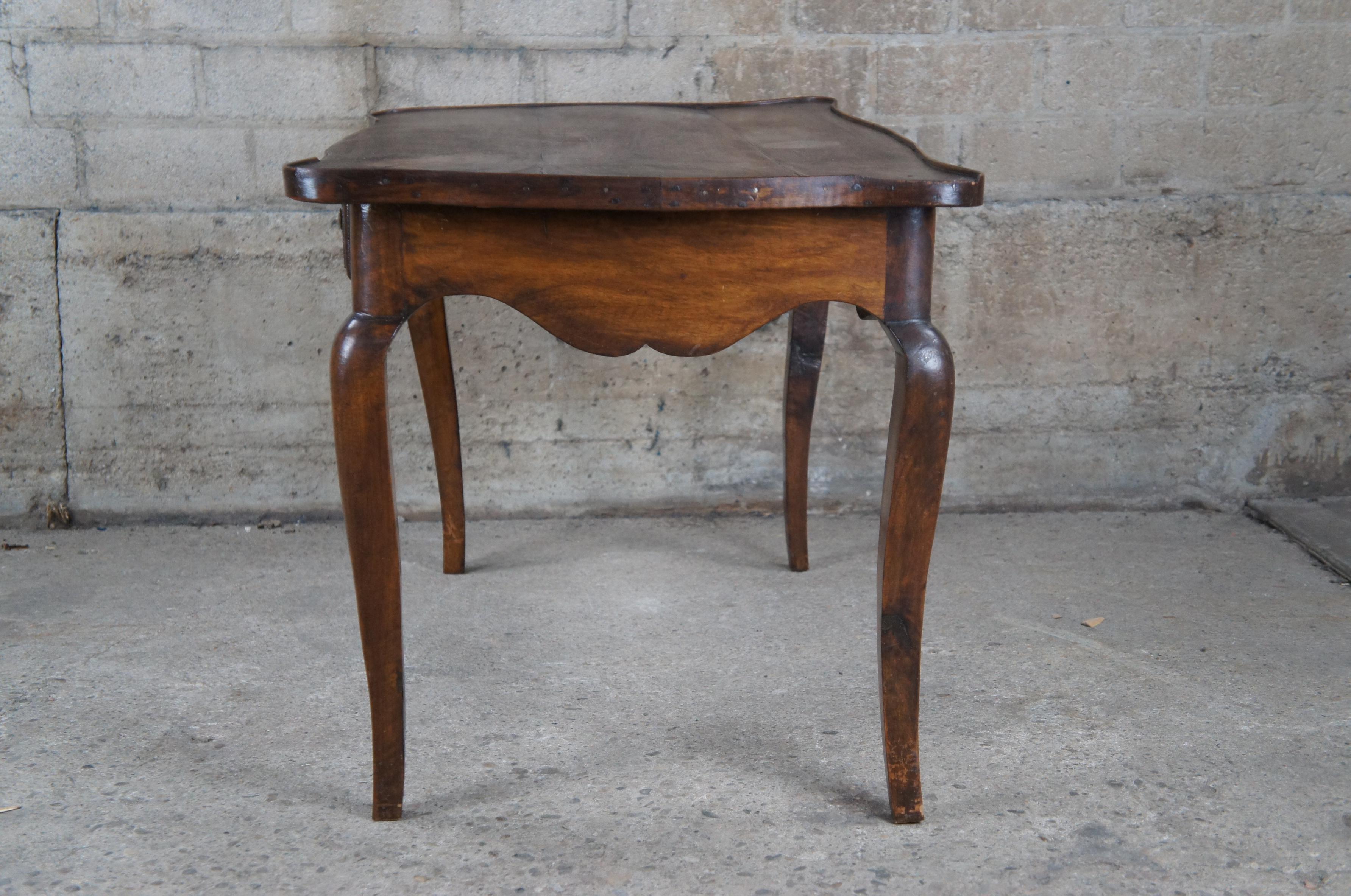 Antique 19th Century French Country Provincial Serpentine Walnut Coffee Table For Sale 4