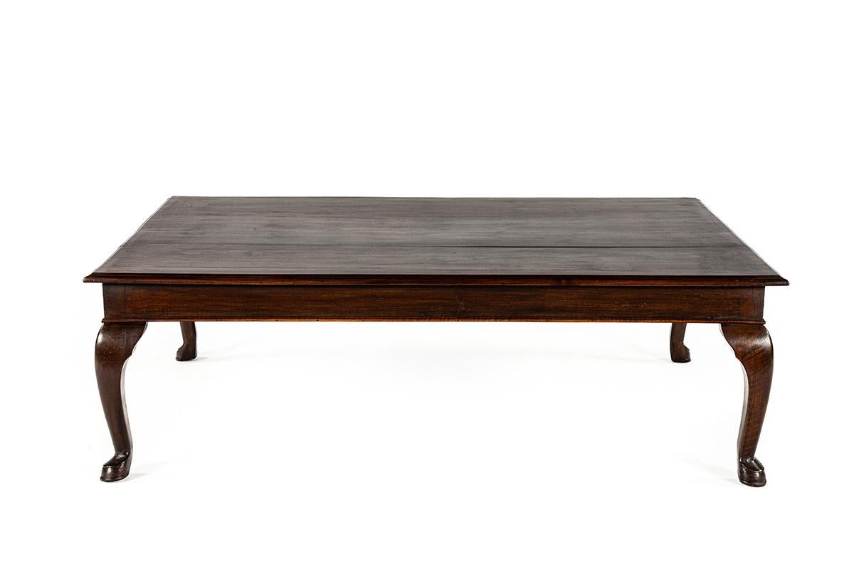 Antique 19th century  French dark warm brown Walnut Louis Philippe Coffee Table In Good Condition For Sale In Casteren, NL