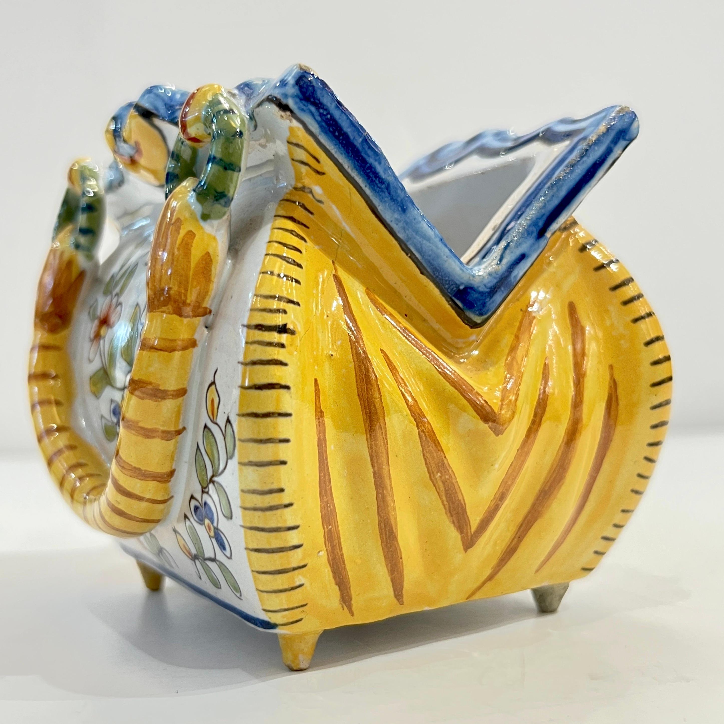 Provincial français Antique Vase à fleurs en céramique jaune blanc bleu de Desvres du 19ème siècle français en vente