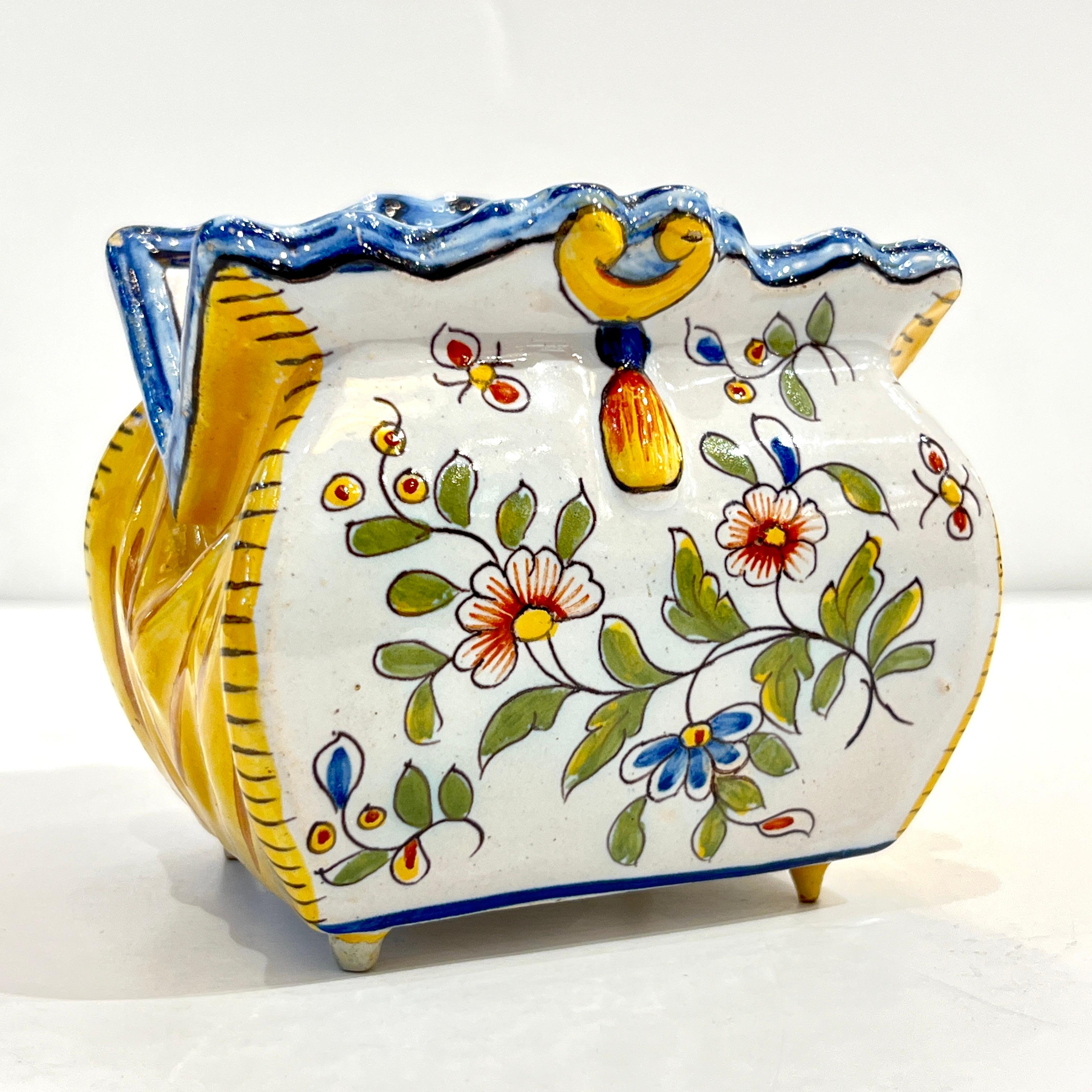 Antique Vase à fleurs en céramique jaune blanc bleu de Desvres du 19ème siècle français Excellent état - En vente à New York, NY