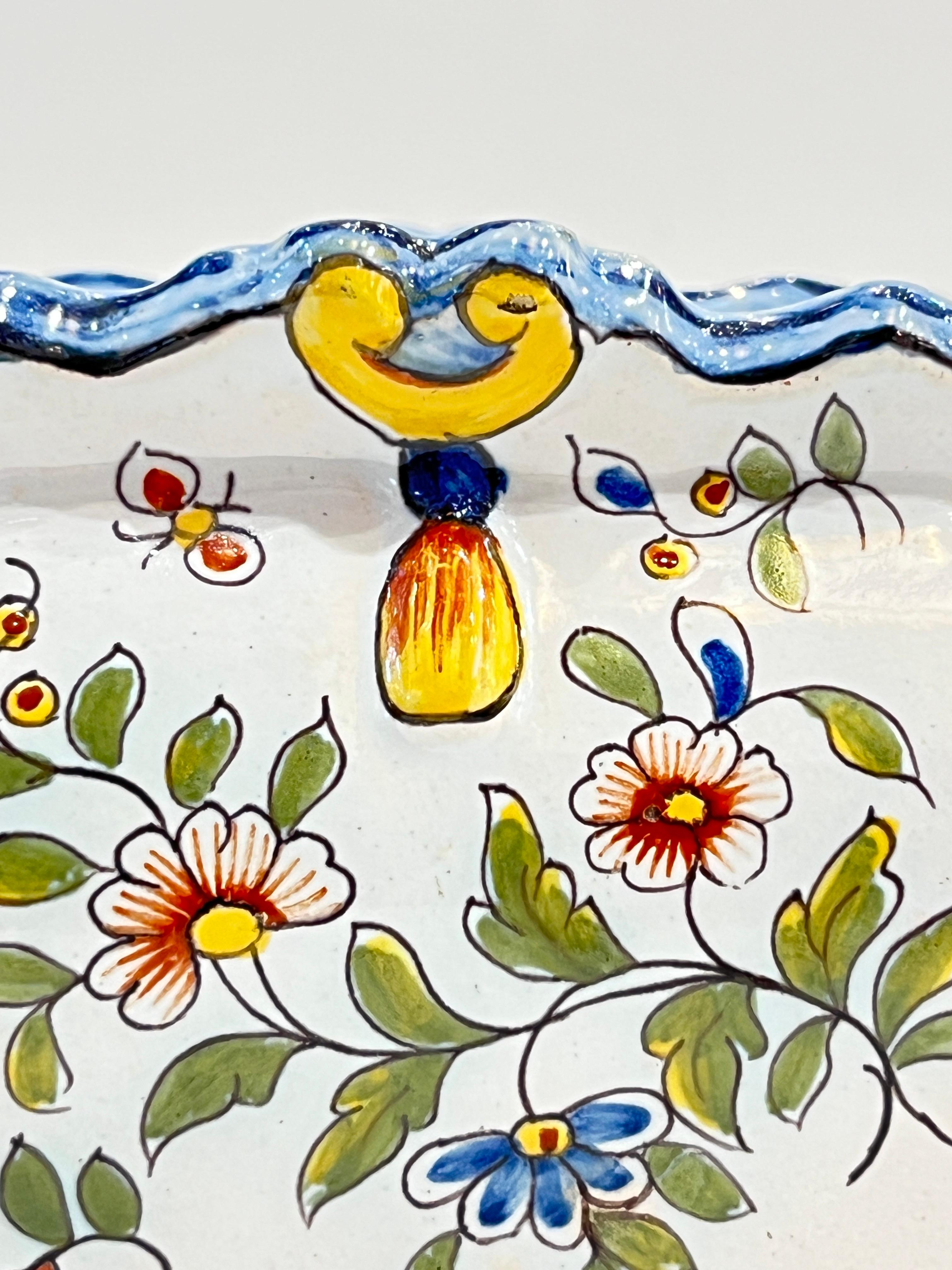 Faïence Antique Vase à fleurs en céramique jaune blanc bleu de Desvres du 19ème siècle français en vente