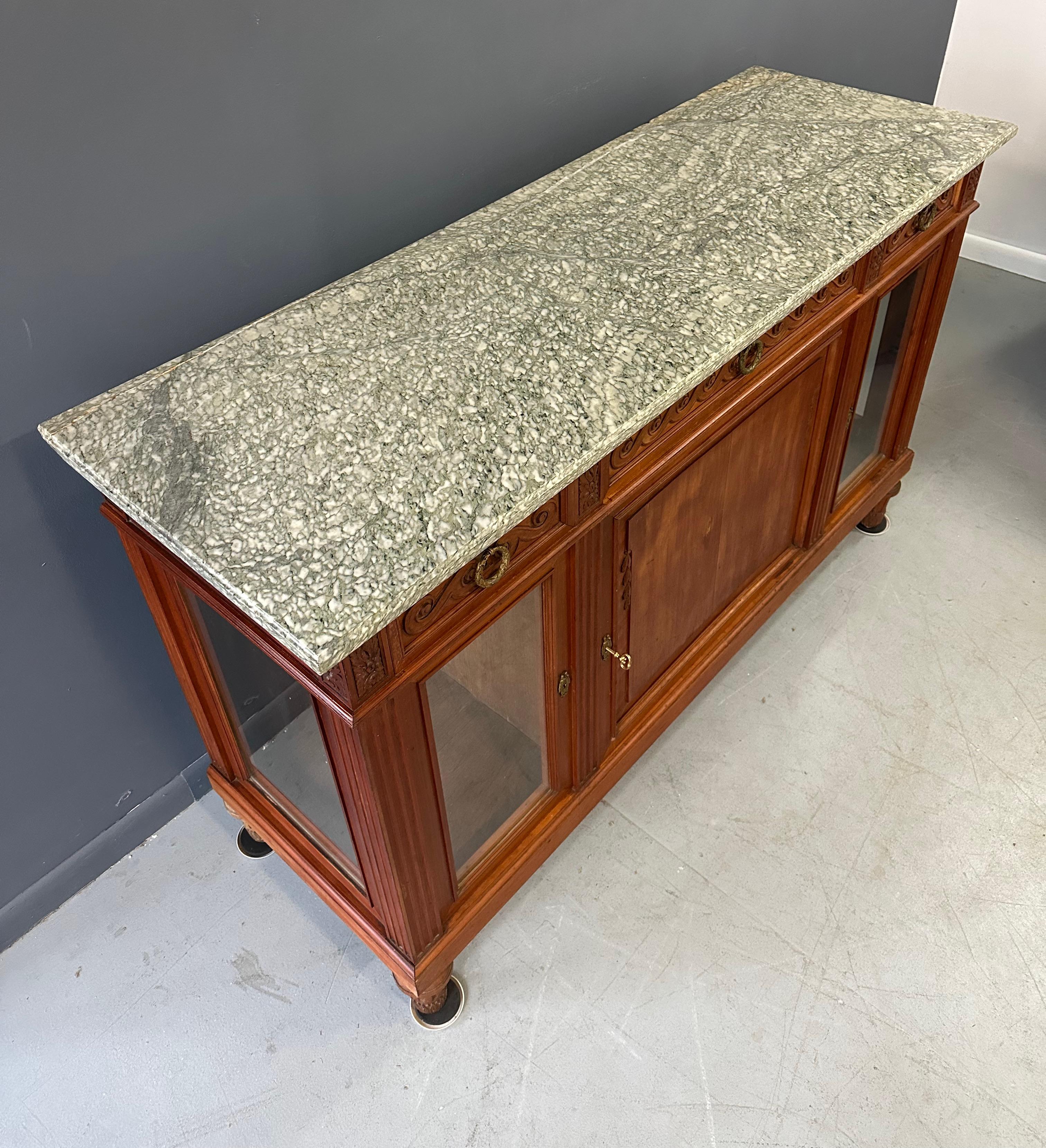 Antique 19th Century French Directoire Style Marble Top Cherrywood Aparador Europeo en venta