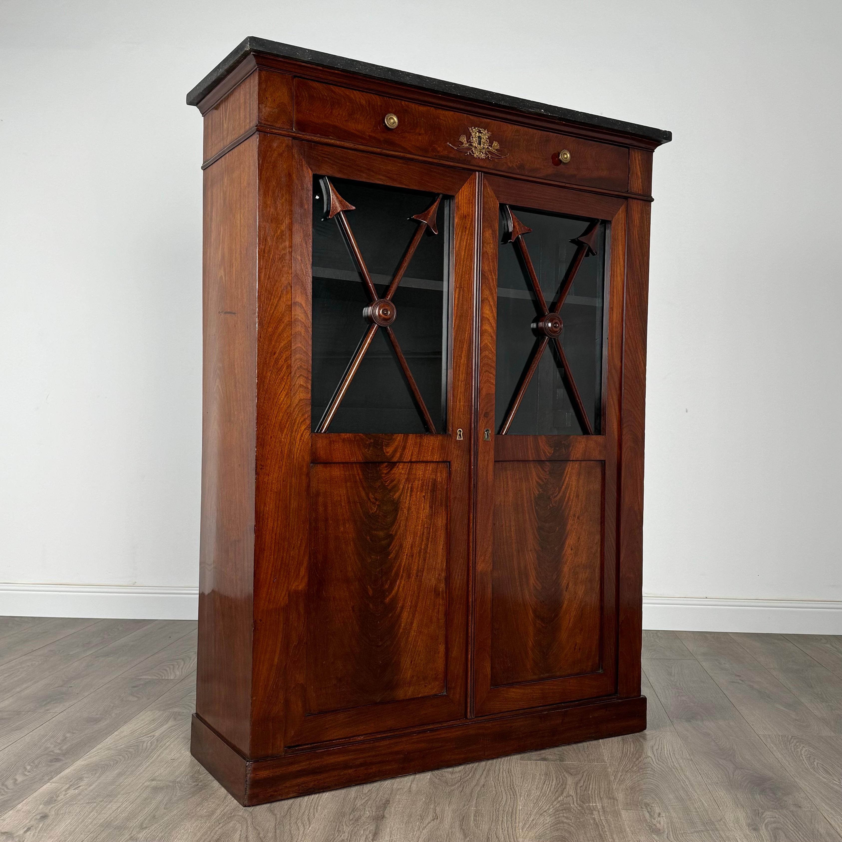 Vitrine française ancienne du 19ème siècle en acajou (REF AF-3227) en vente 4