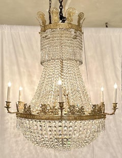Antico lampadario stile impero francese del XIX secolo in cristallo tagliato e ormolu.