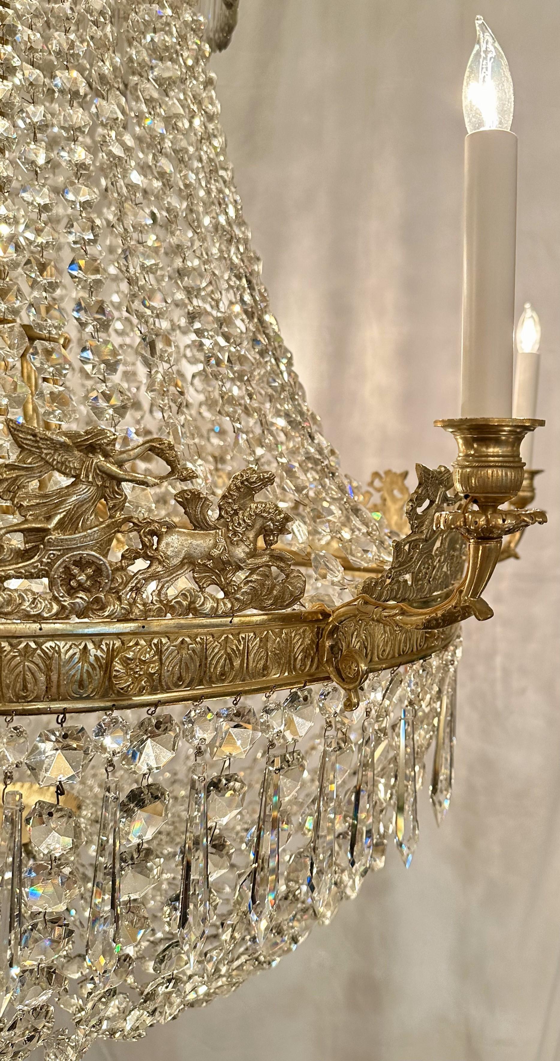 Antiker französischer Empire-Kronleuchter aus Baccarat-Kristall und Goldbronze aus dem 19. Jahrhundert. im Angebot 1