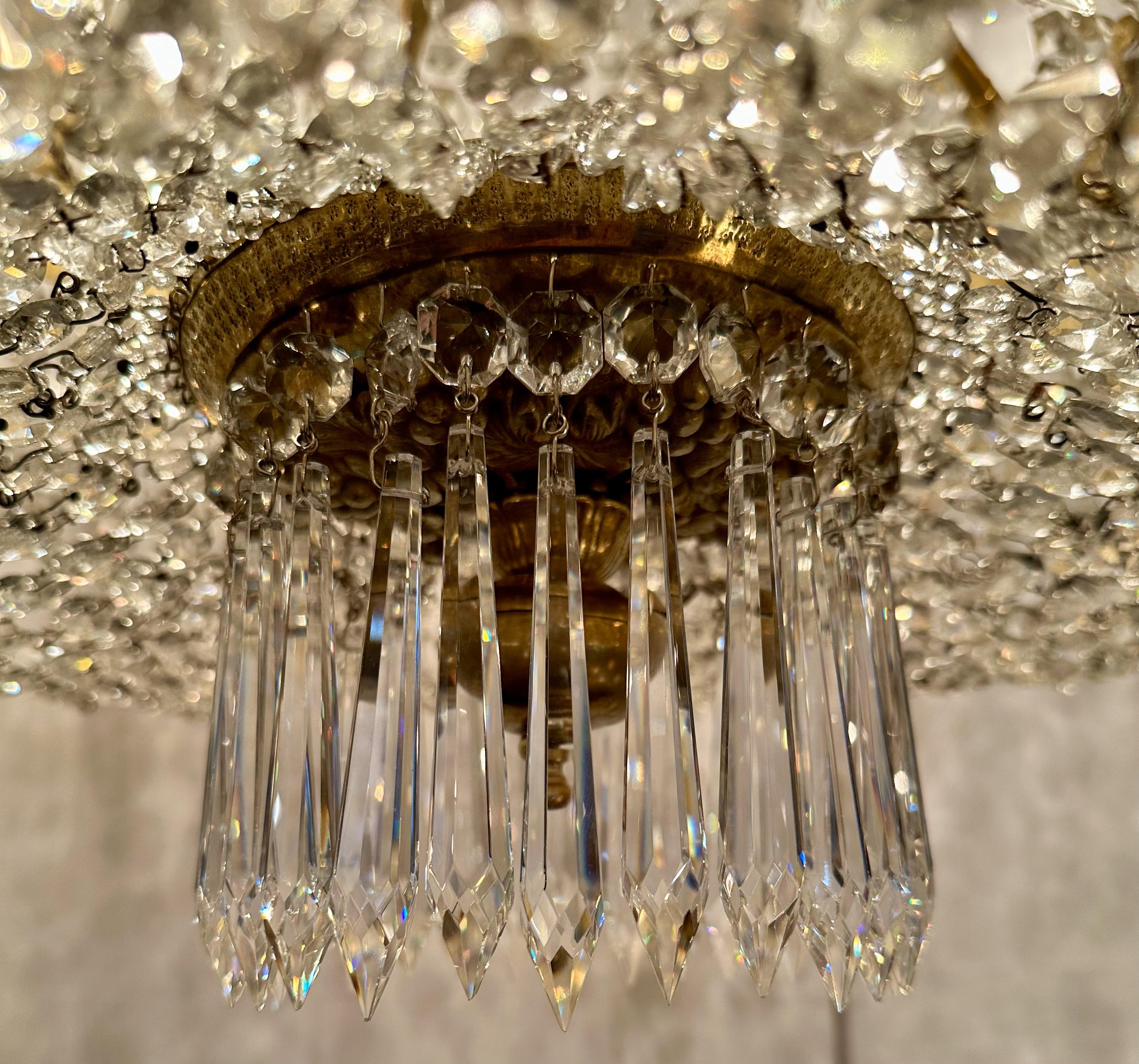 Antico lampadario stile impero francese del XIX secolo in cristallo tagliato e ormolu. in vendita 2