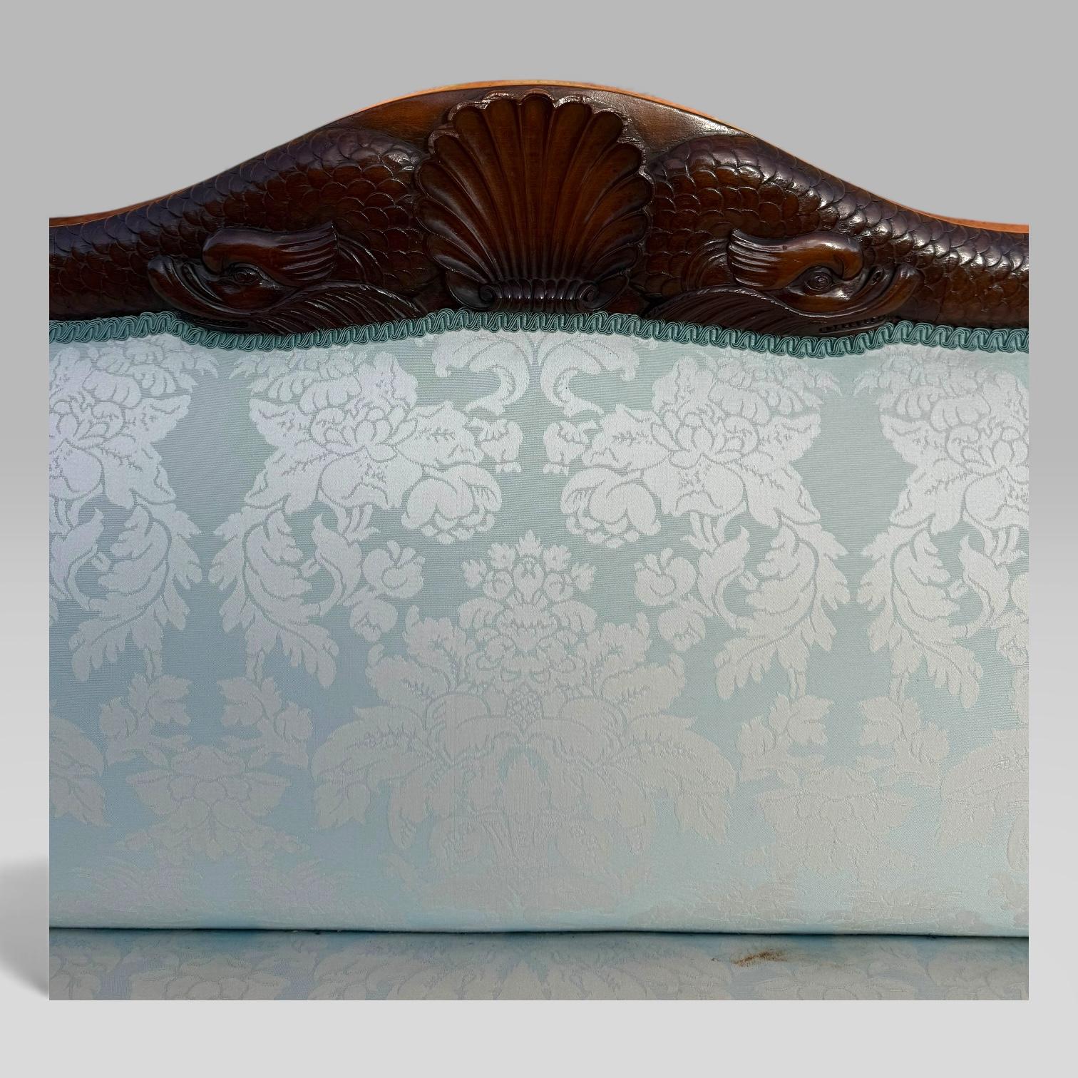 Divano in mogano a fiamma impero francese del XIX secolo con dettagli intagliati in vendita 3