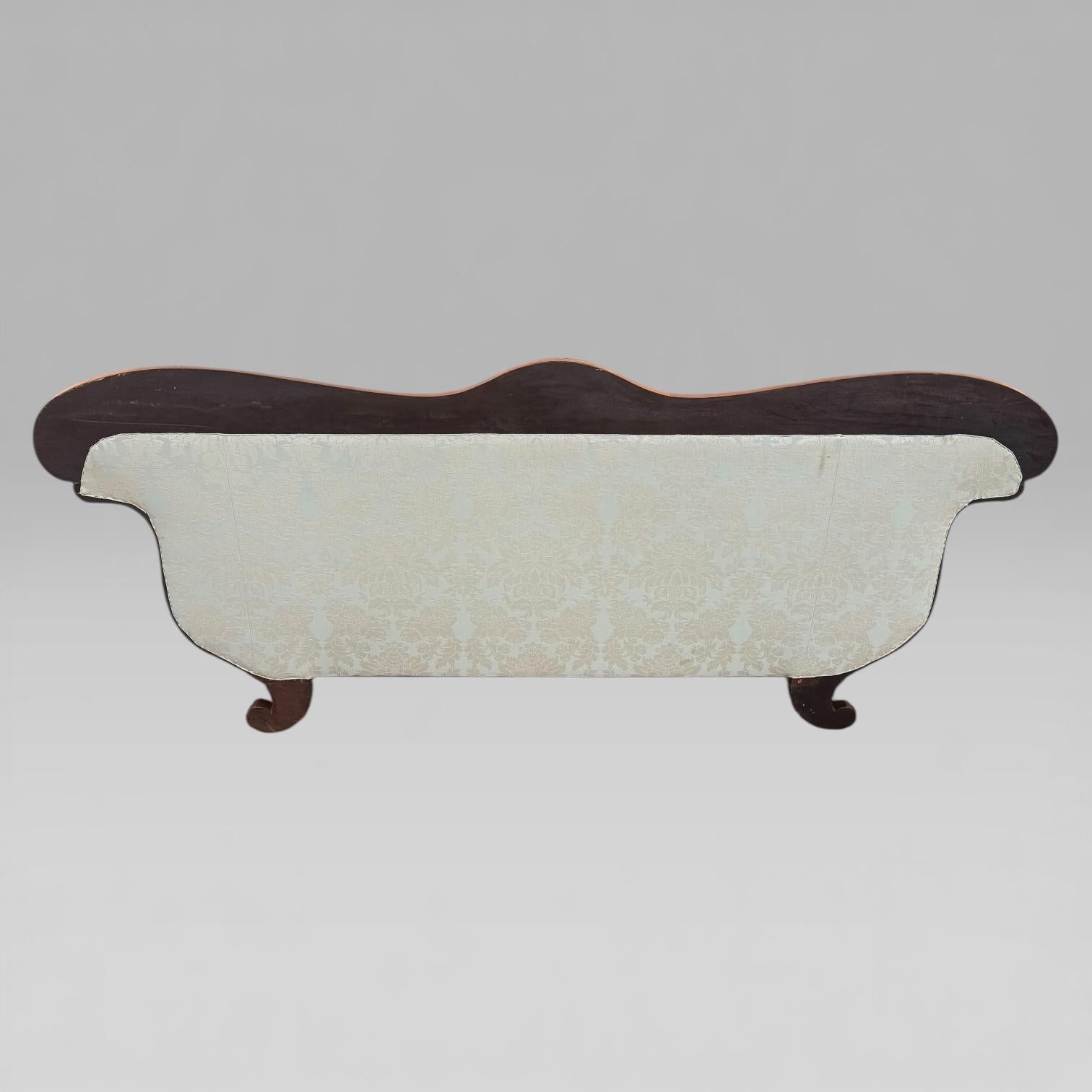 Divano in mogano a fiamma impero francese del XIX secolo con dettagli intagliati in vendita 5