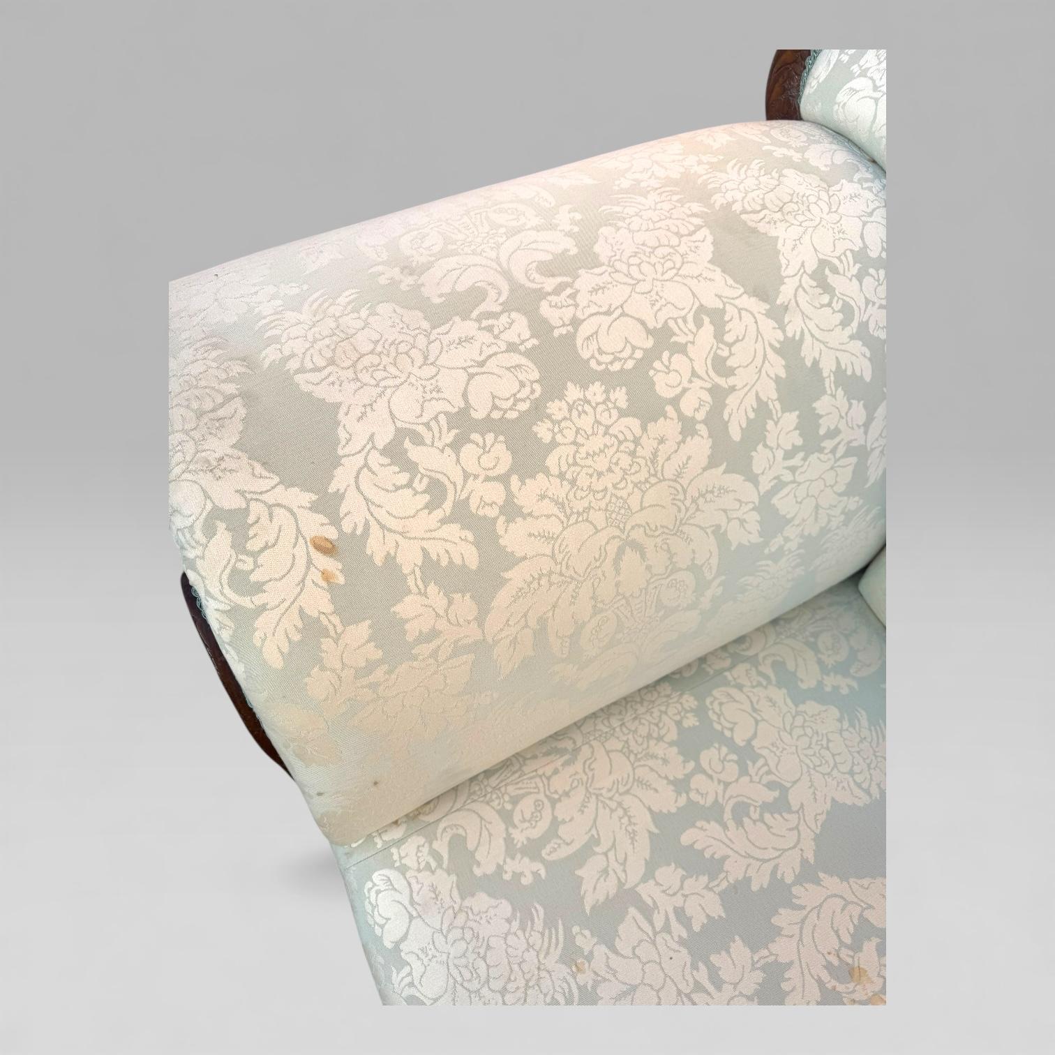 Divano in mogano a fiamma impero francese del XIX secolo con dettagli intagliati in vendita 7