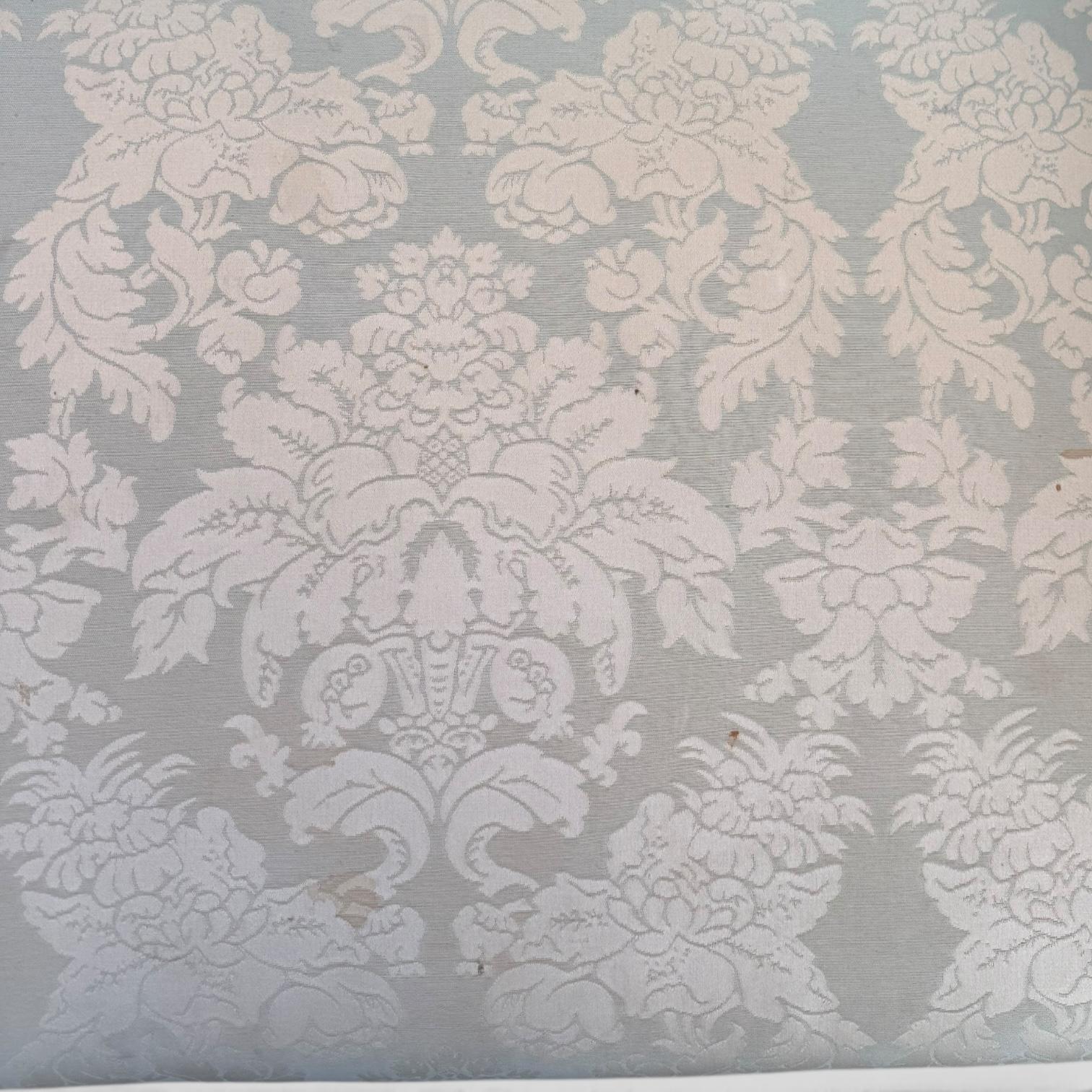 Divano in mogano a fiamma impero francese del XIX secolo con dettagli intagliati in vendita 8