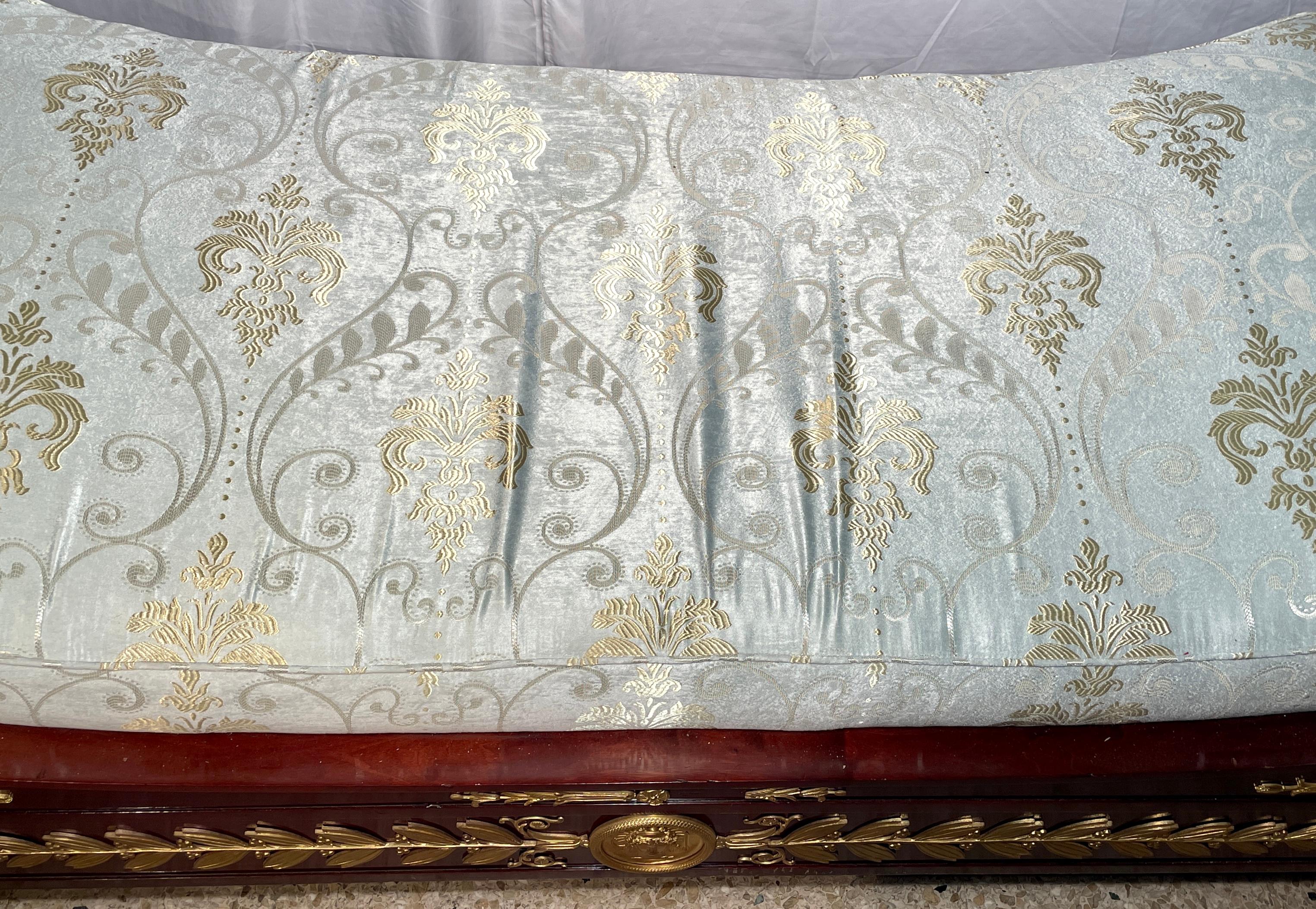 Antikes französisches Empire-Tagesbett „Lit de Repos“ aus Goldbronze und Mahagoni aus dem 19. Jahrhundert. (Bronze) im Angebot
