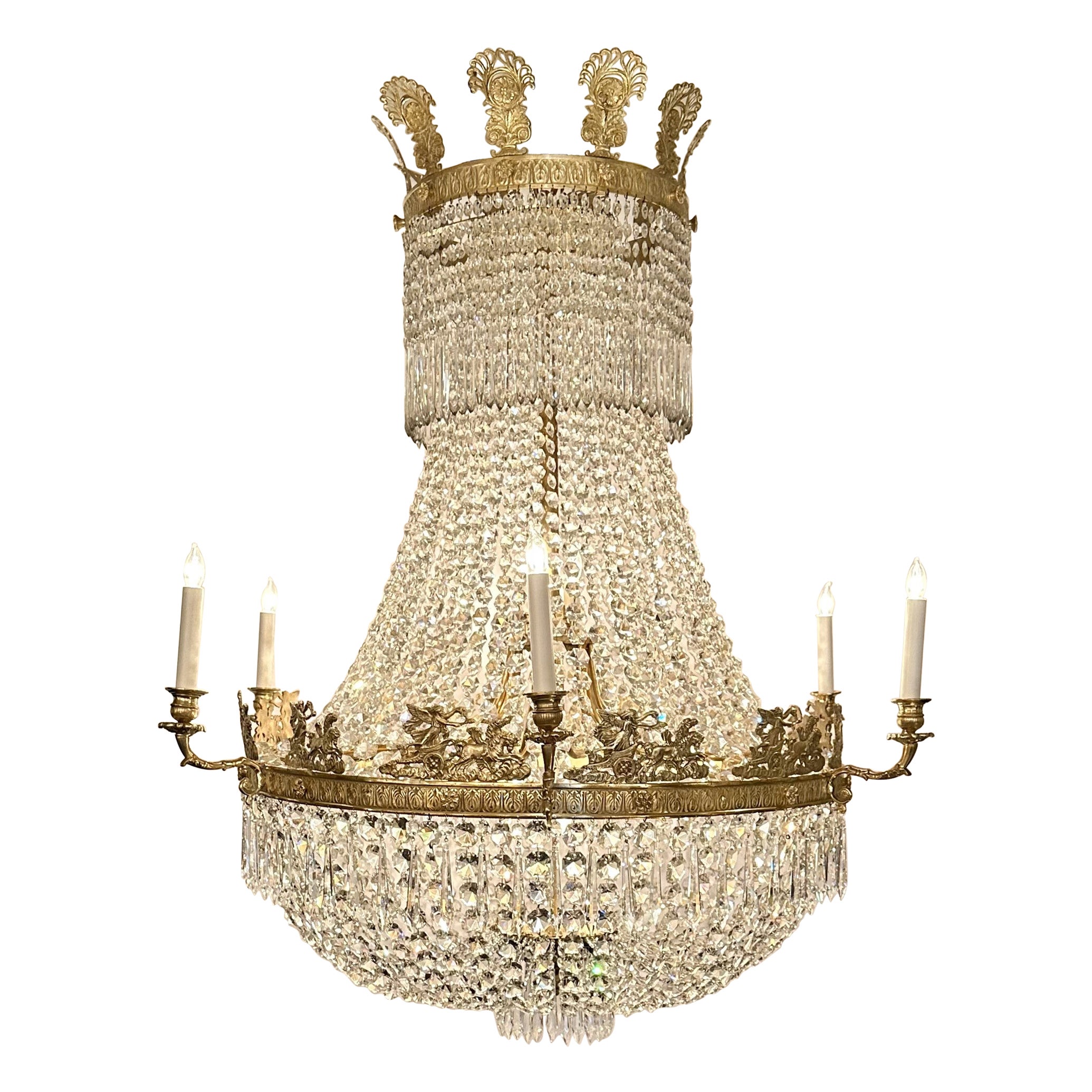 Lustre ancien de style Empire français du 19ème siècle en cristal taillé et bronze doré.