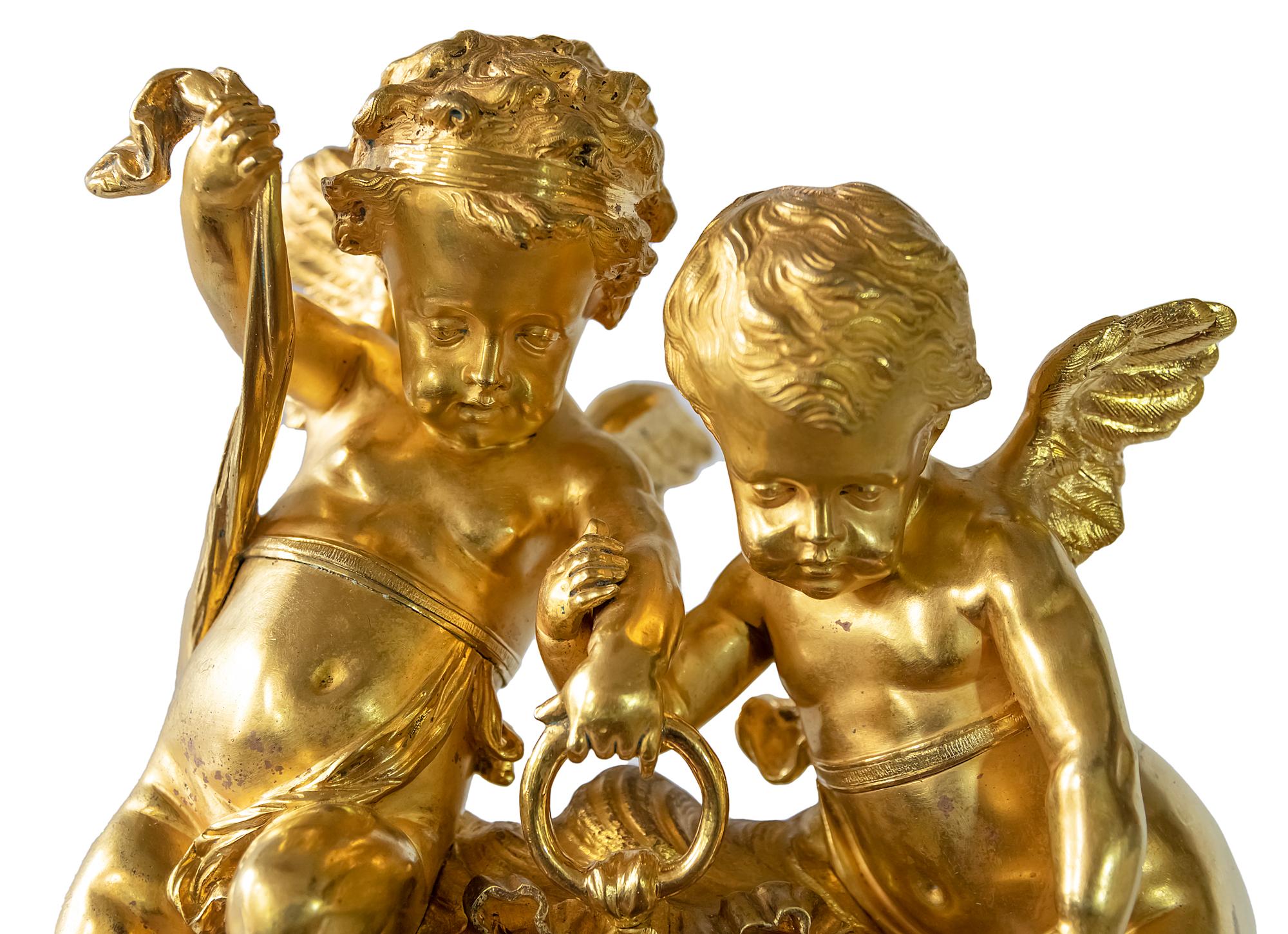 Antike französische Kaminuhr aus vergoldeter Bronze aus dem 19. Jahrhundert (Französisch) im Angebot