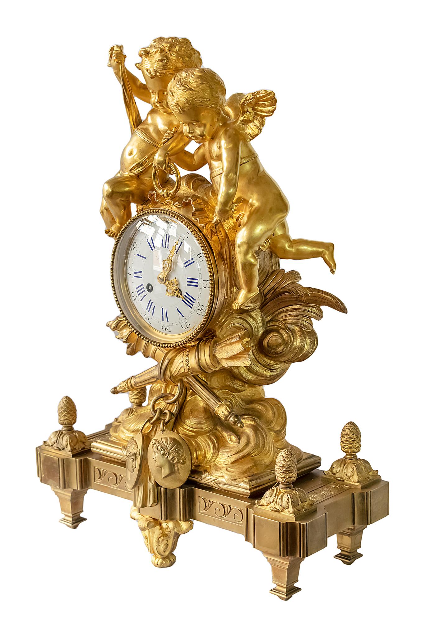 Doré Pendule de cheminée française ancienne du 19ème siècle en bronze doré en vente