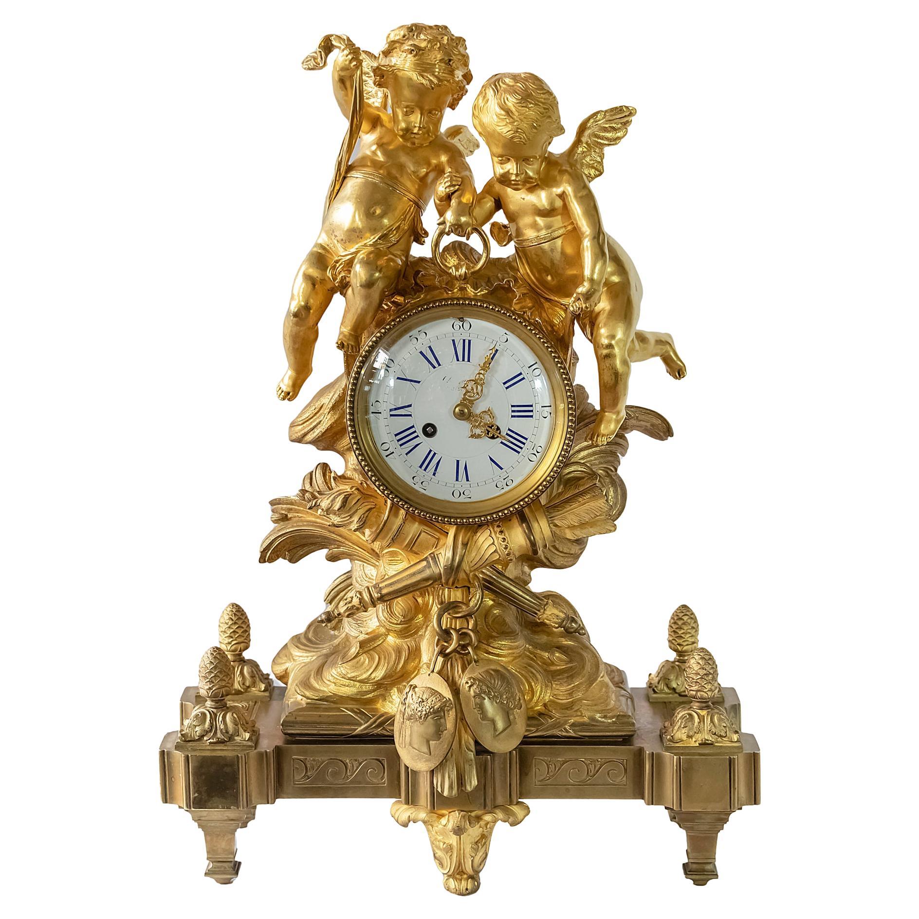 Antiguo reloj de chimenea de bronce dorado francés del siglo XIX