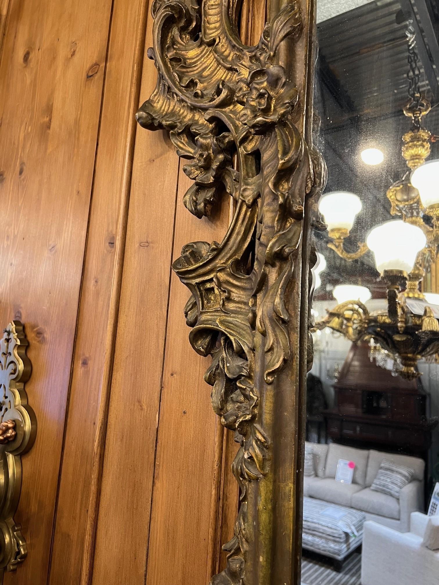 Miroir mural doré français ancien du 19ème siècle en vente 10