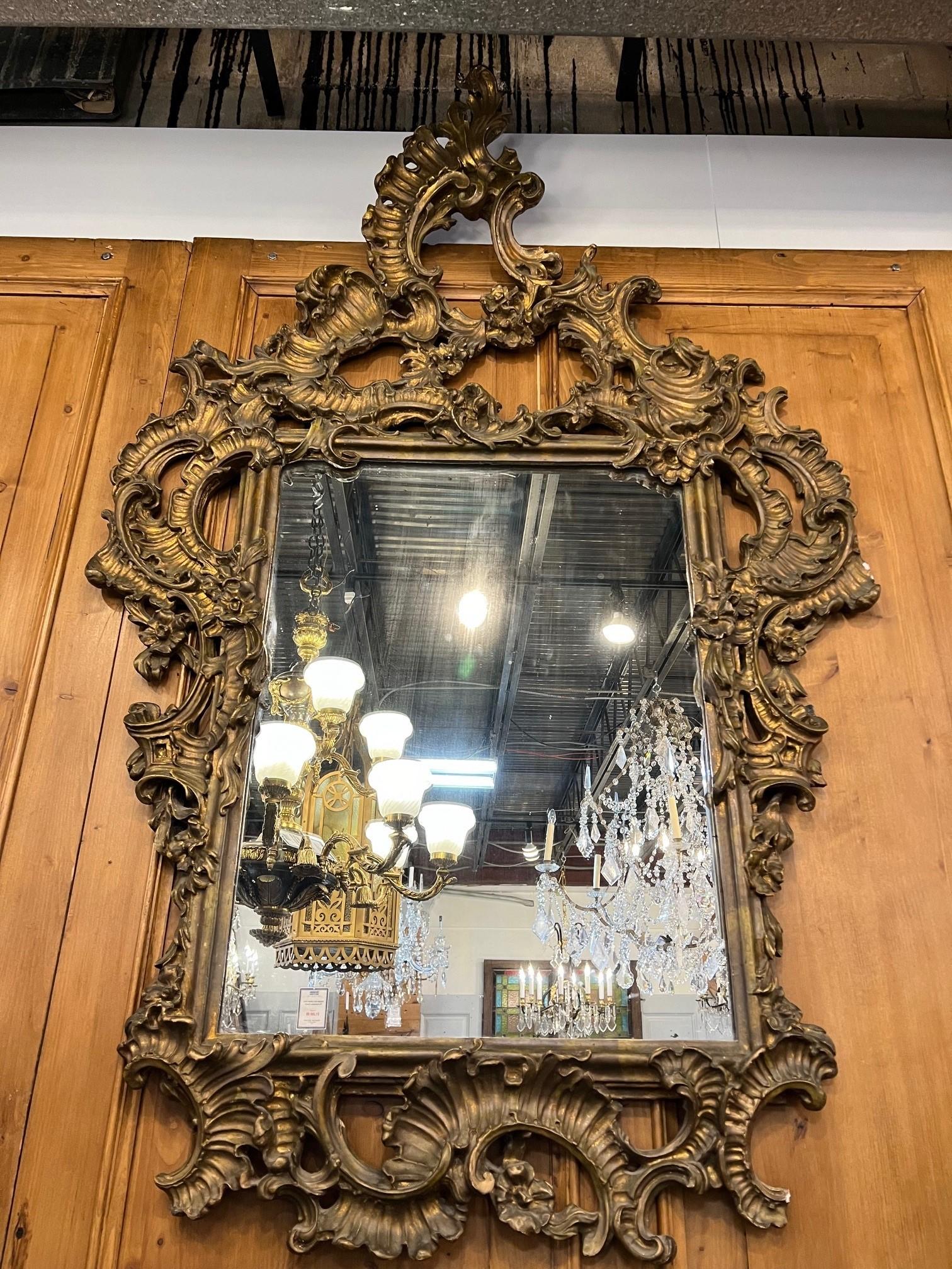 Miroir mural doré français ancien du 19ème siècle en vente 13