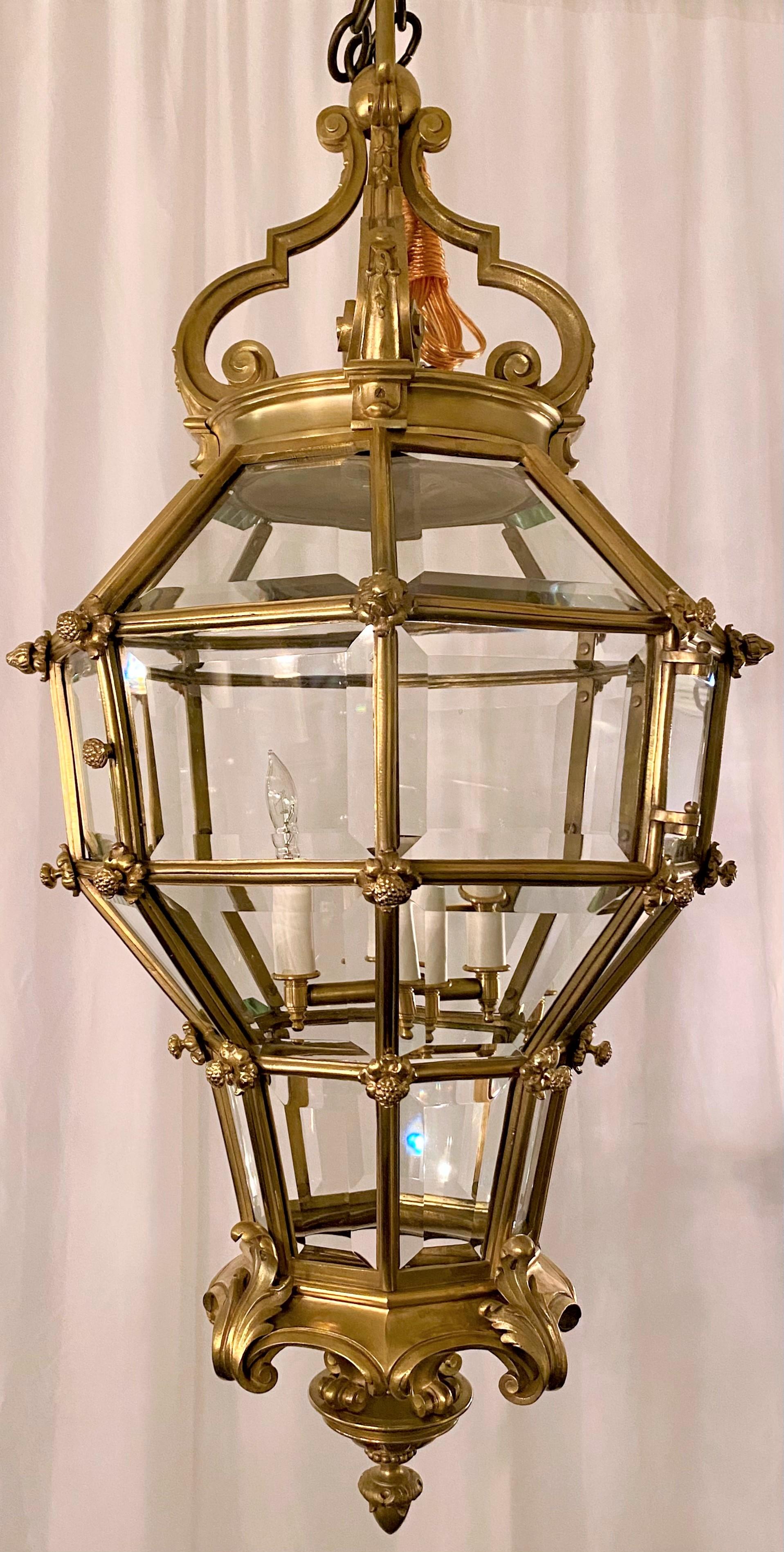Antique 19th century French gold bronze and beveled glass chateau lantern.
CHB013.