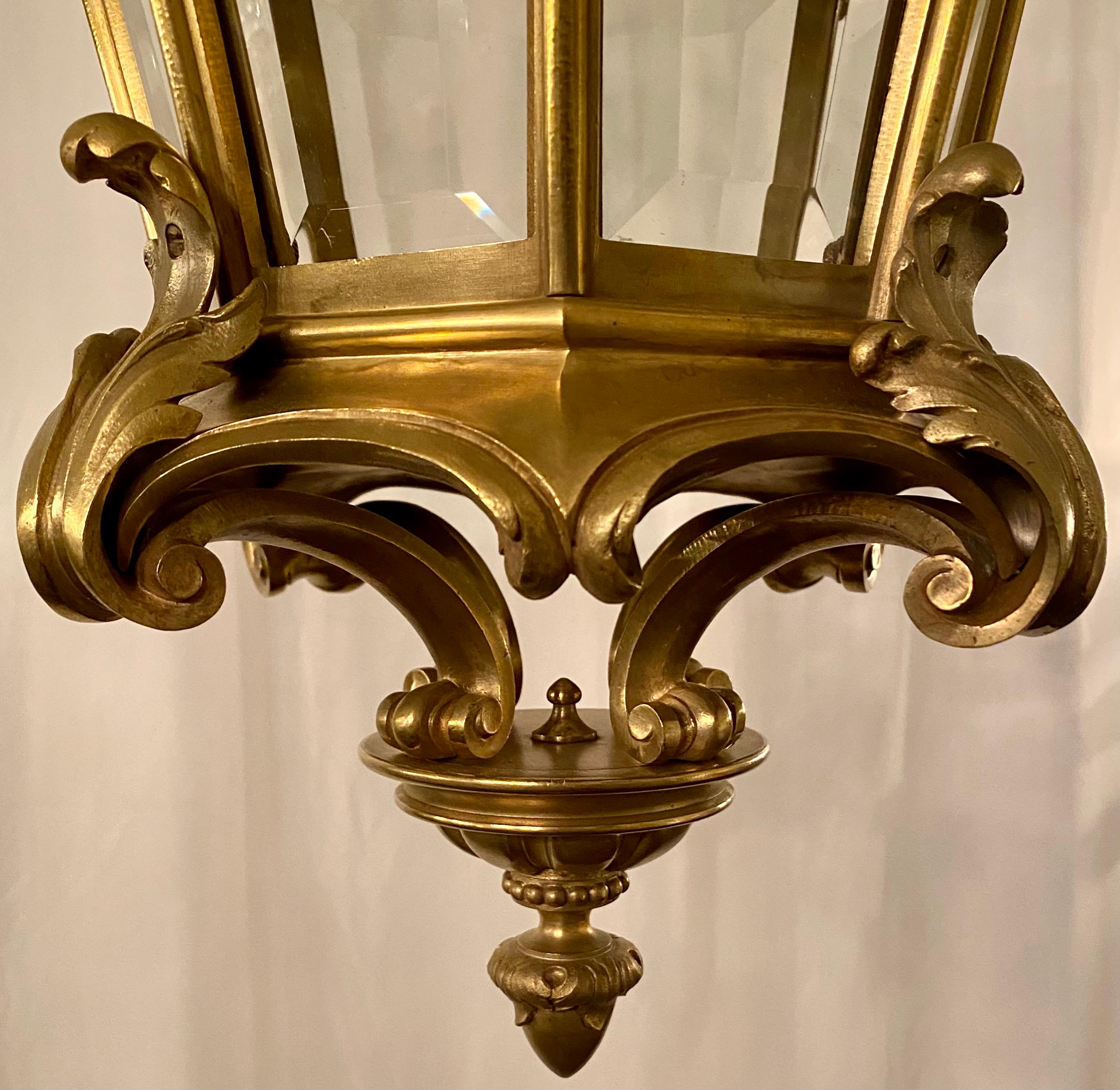 Antique 19th Century French Gold Bronze and Beveled Glass Chateau Lantern In Good Condition For Sale In New Orleans, LA