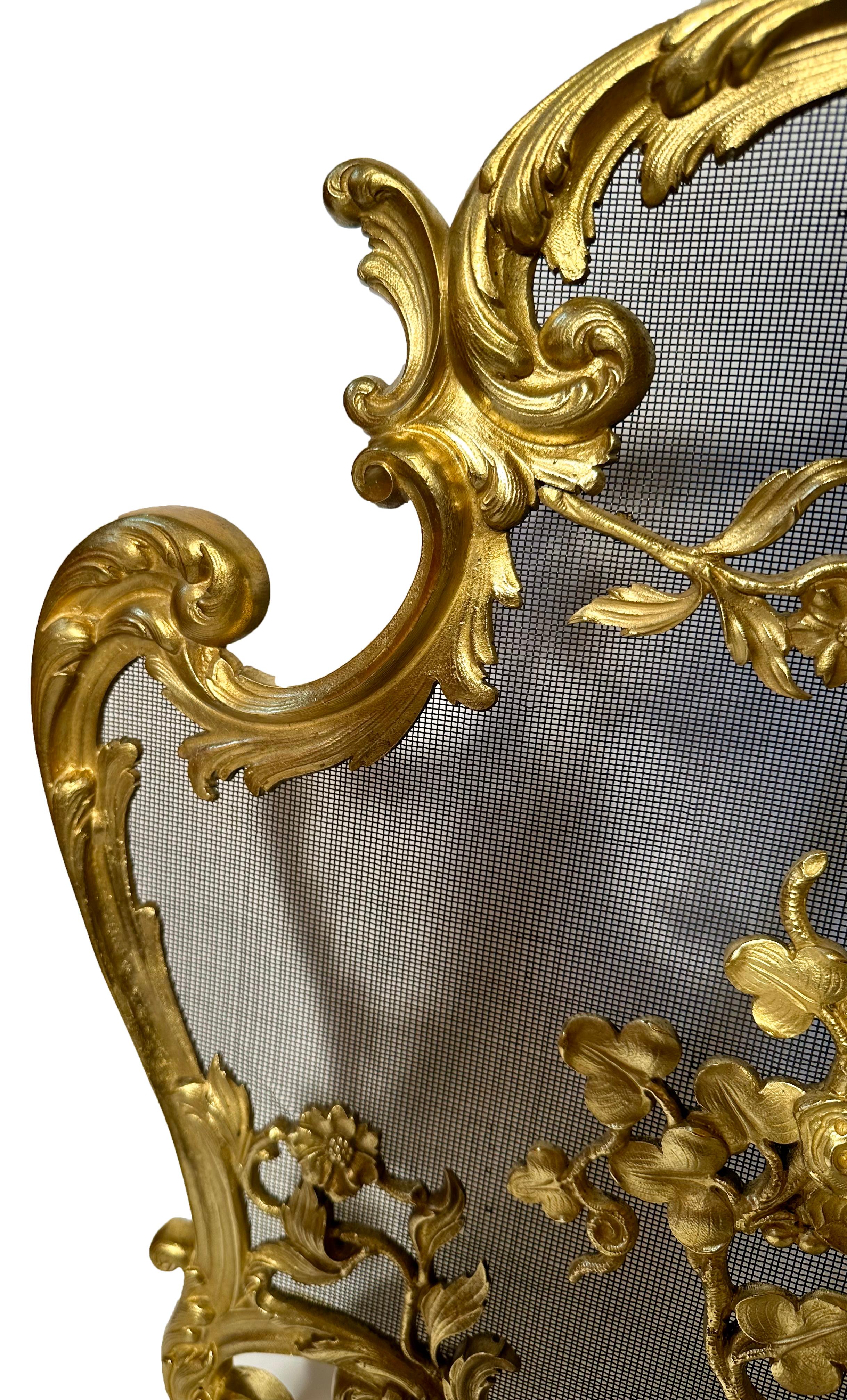 Antique 19th Century French Gold Bronze Fire Screen, Circa 1880-1890. In Good Condition In New Orleans, LA