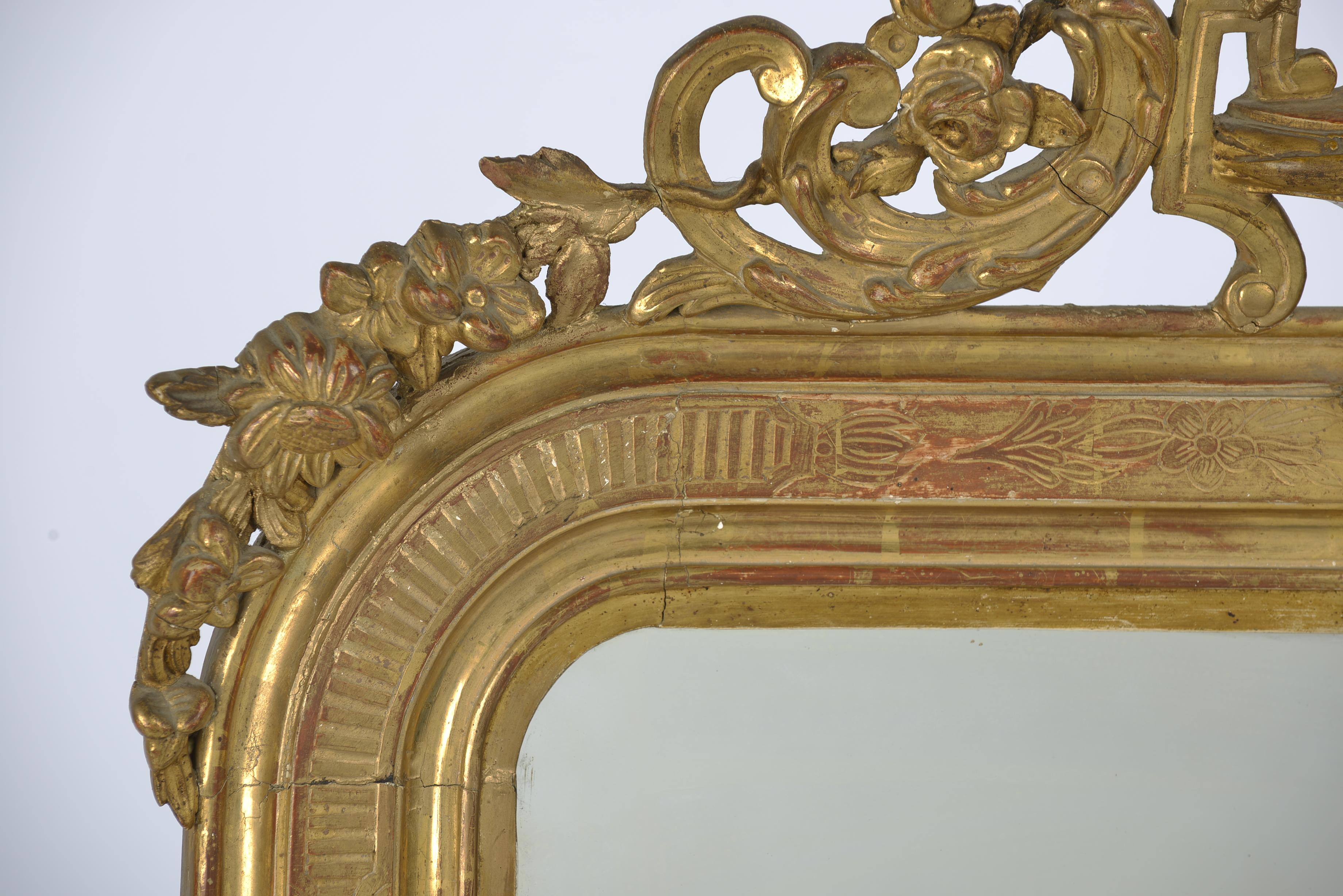 Antique 19th Century French Gold Leaf Gilt Louis Philippe Mirror with Crest For Sale 1