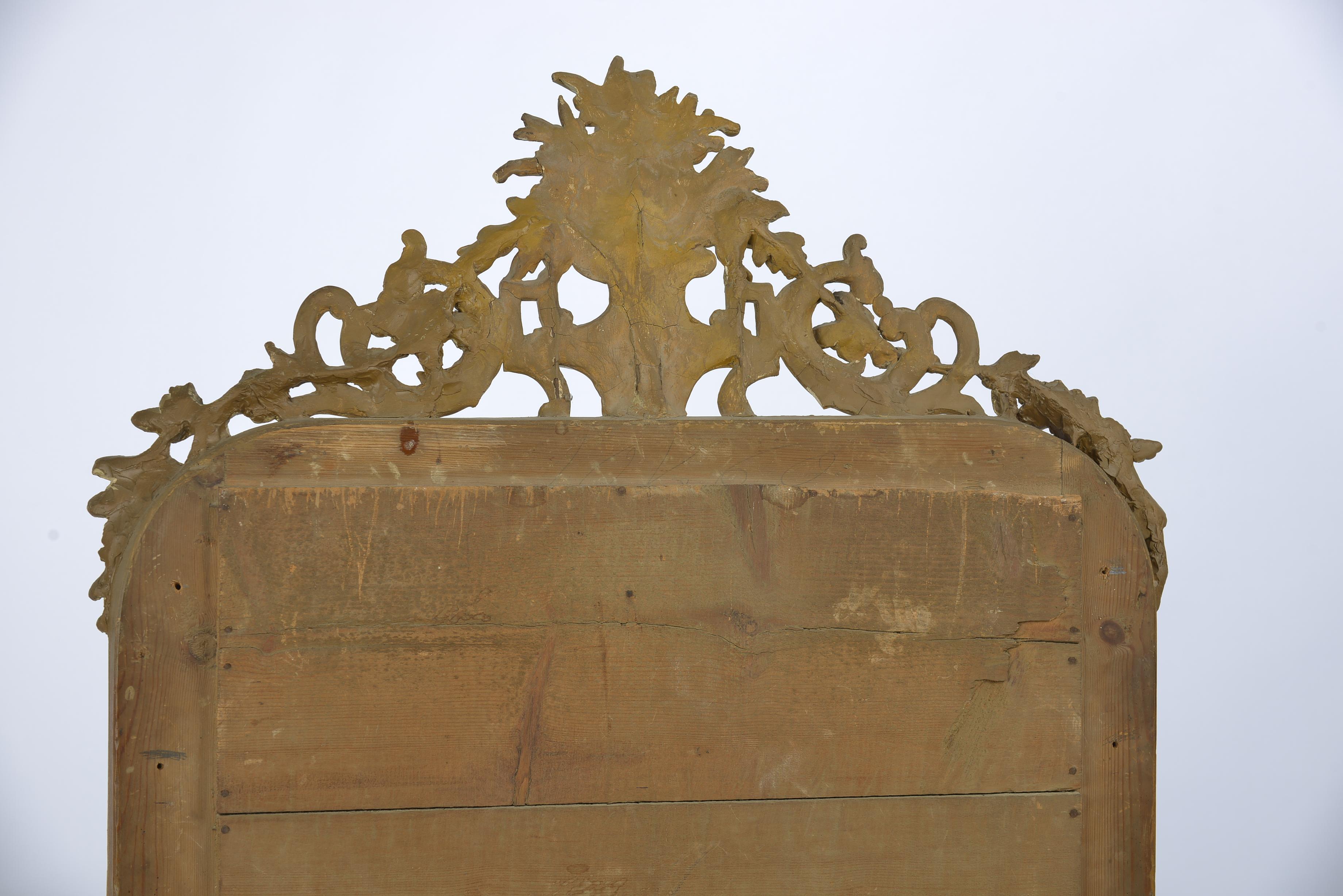 Antique 19th Century French Gold Leaf Gilt Louis Philippe Mirror with Crest For Sale 3