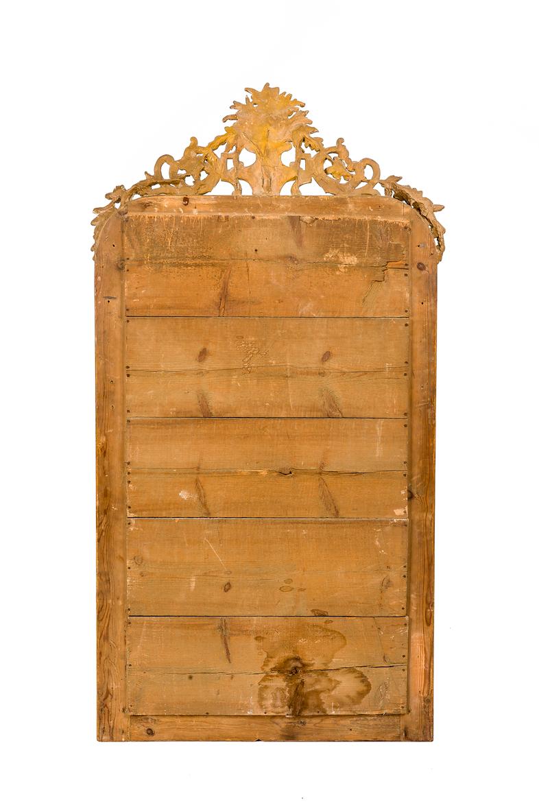 Antique 19th Century French Gold Leaf Gilt Louis Philippe Mirror with Crest For Sale 4