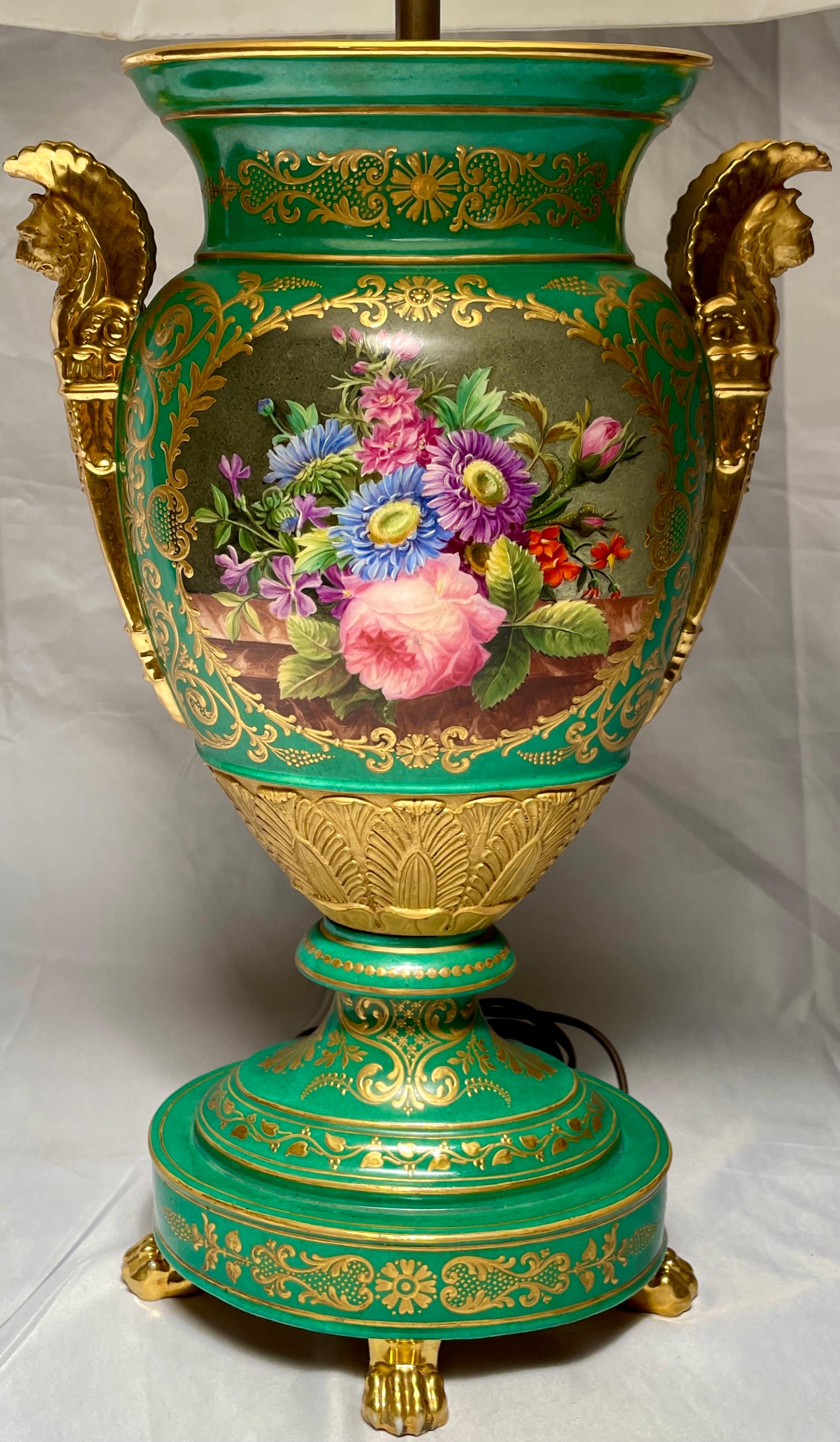 Antike französische Porzellanlampe des 19. Jahrhunderts, grün und gold bemalt, um 1860 im Angebot 1