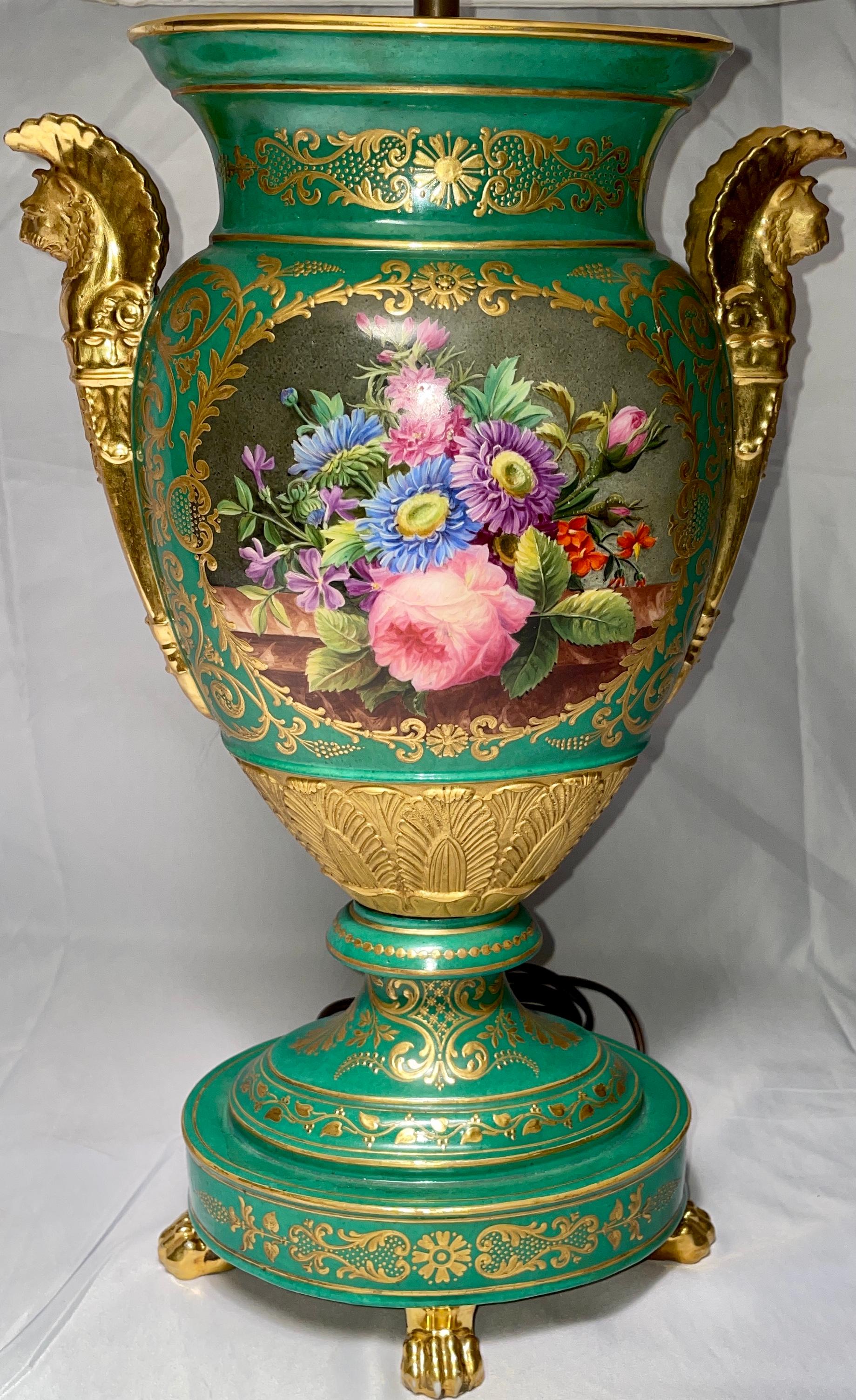 Antike französische Porzellanlampe des 19. Jahrhunderts, grün und gold bemalt, um 1860 im Angebot 3