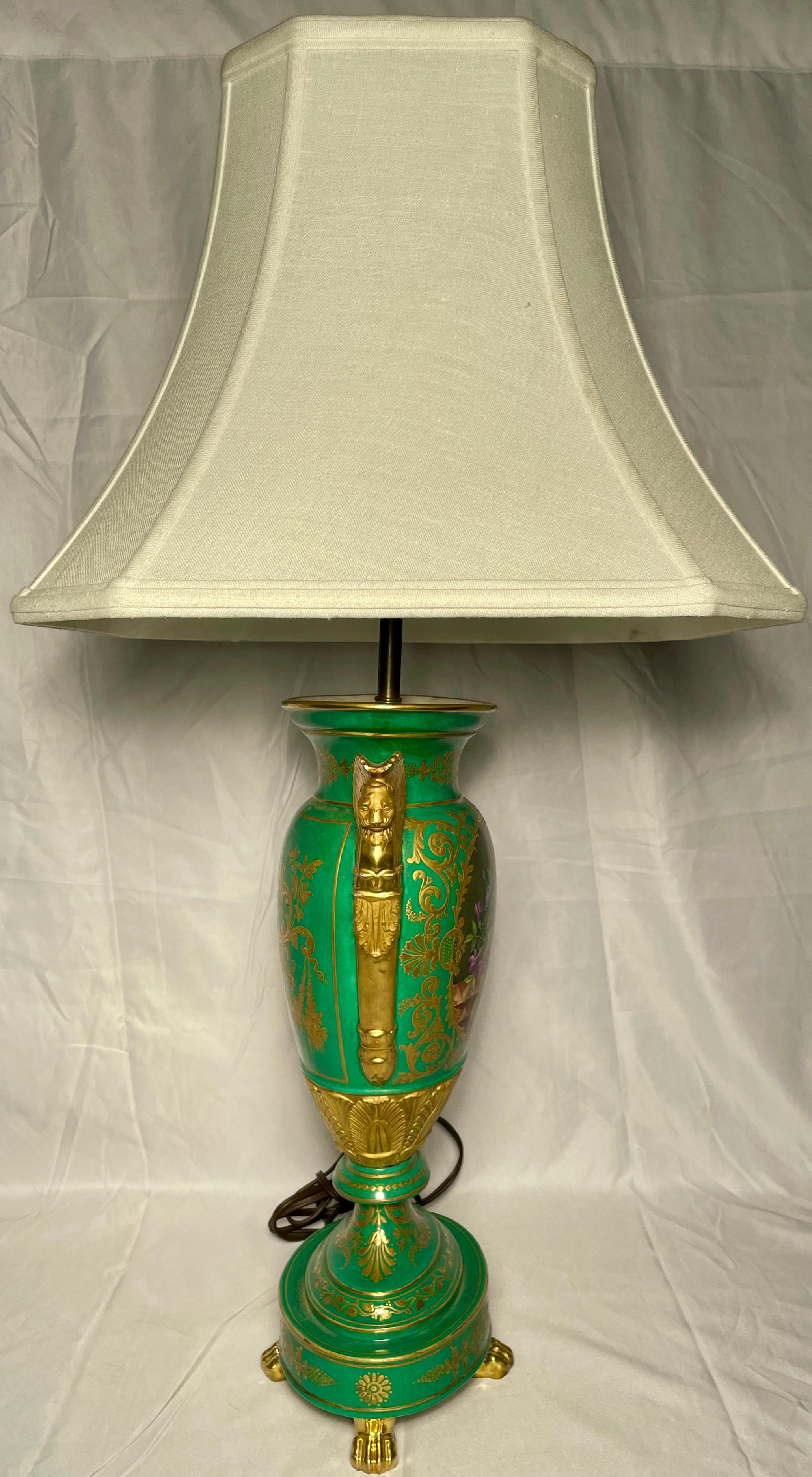 Antike französische Porzellanlampe des 19. Jahrhunderts, grün und gold bemalt, um 1860 im Angebot 4
