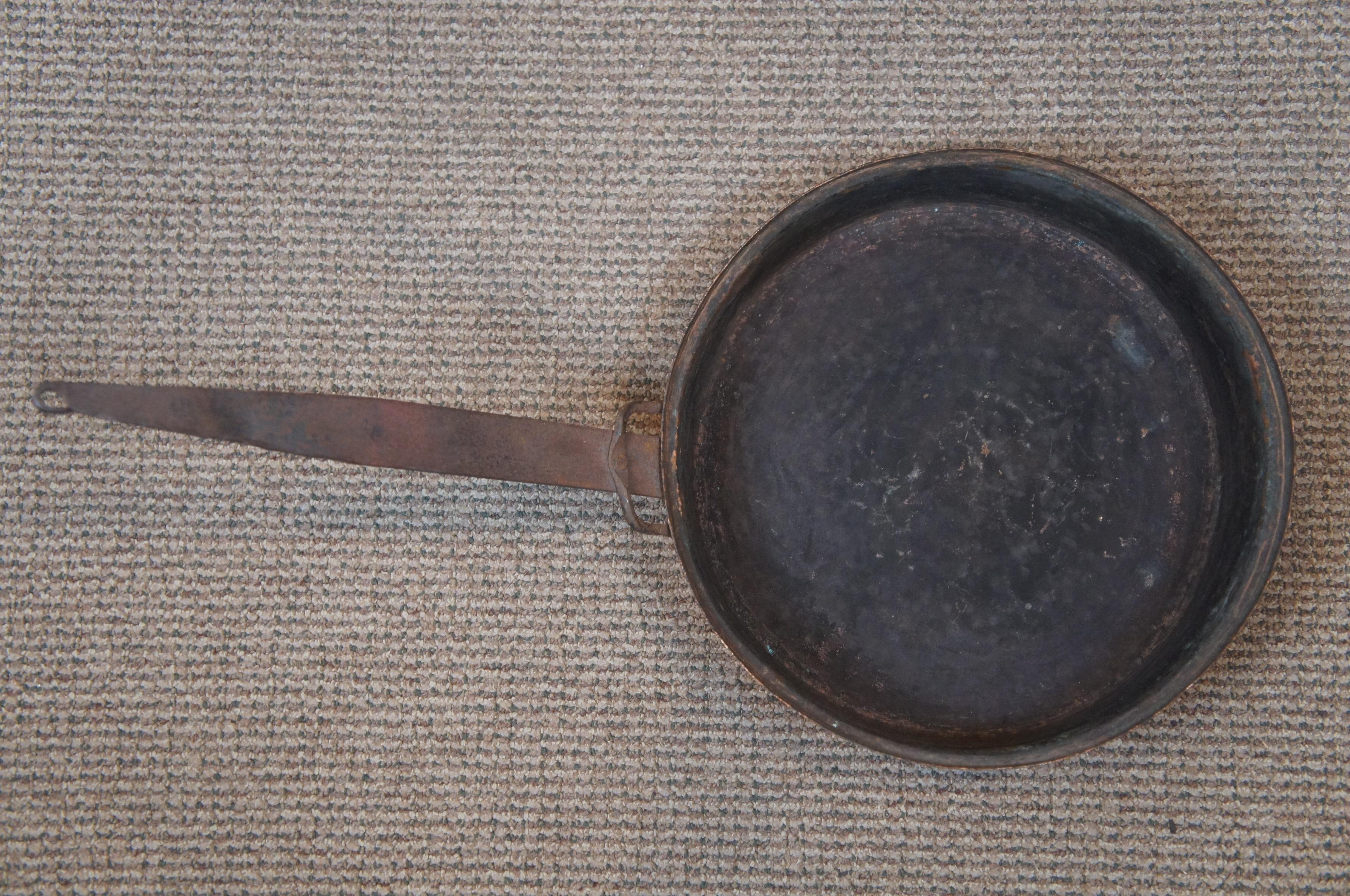 Antique 19th Century French Hammered Copper Sauce Saute Frying Pan For Sale 3