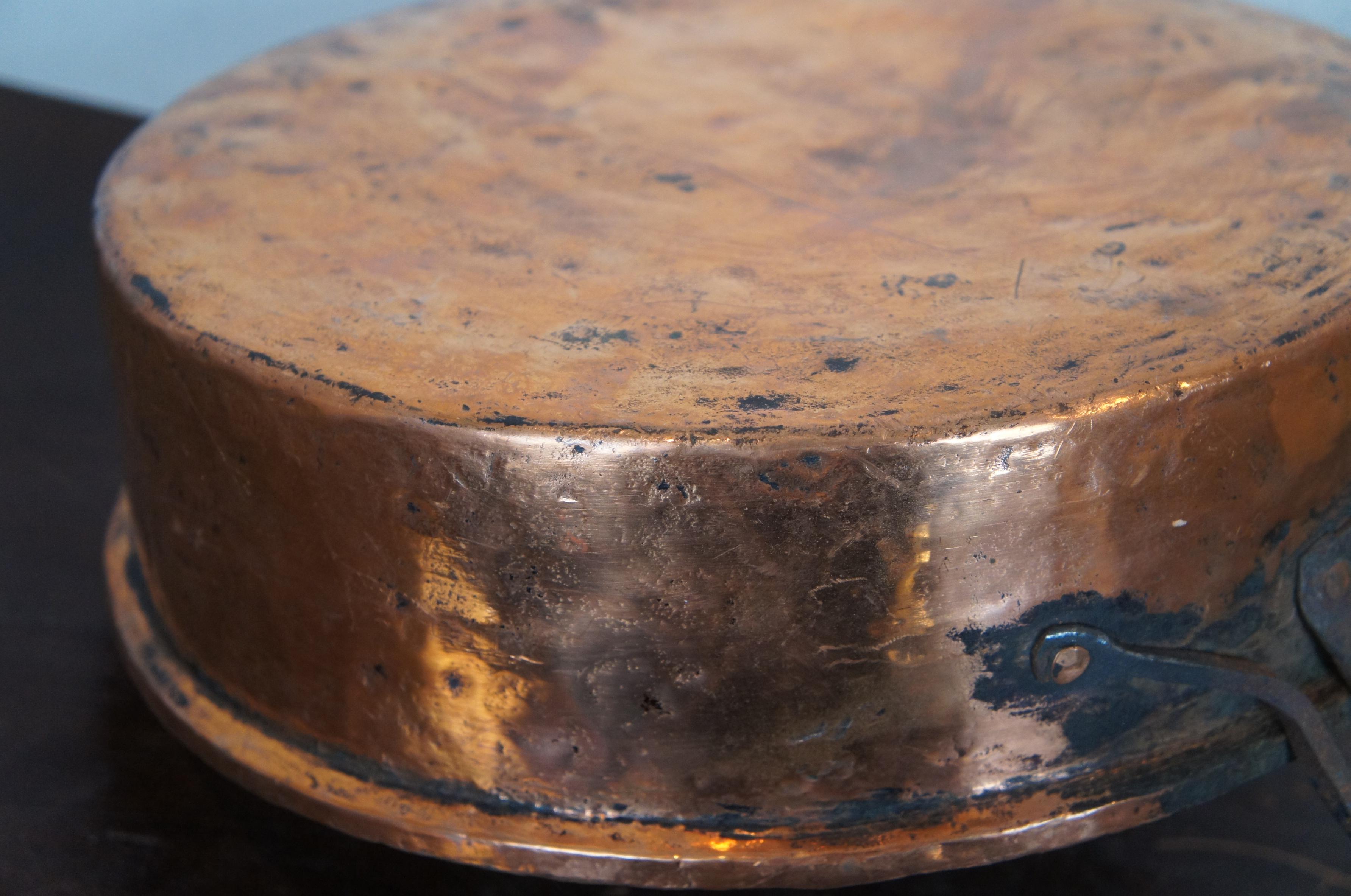 Antique 19th Century French Hammered Copper Sauce Saute Frying Pan In Good Condition For Sale In Dayton, OH