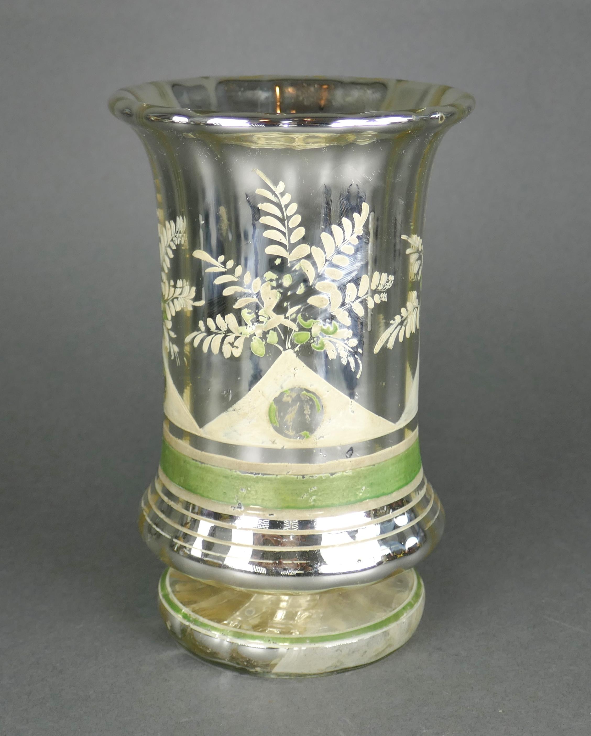 Victorien Vase français ancien du 19ème siècle soufflé à la main en miroir mercuré sur pied en vente