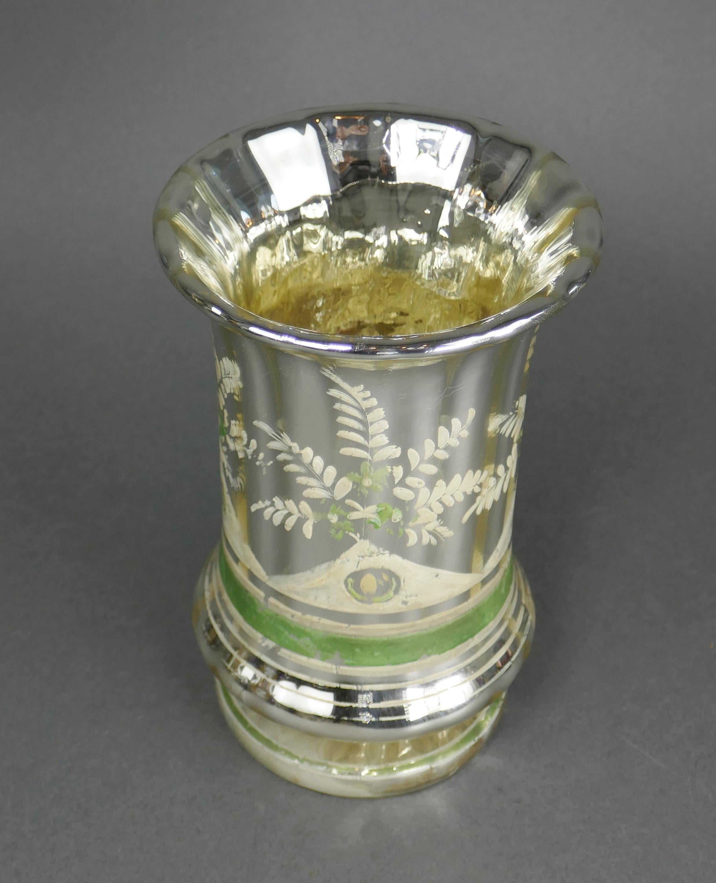 XIXe siècle Vase français ancien du 19ème siècle soufflé à la main en miroir mercuré sur pied en vente