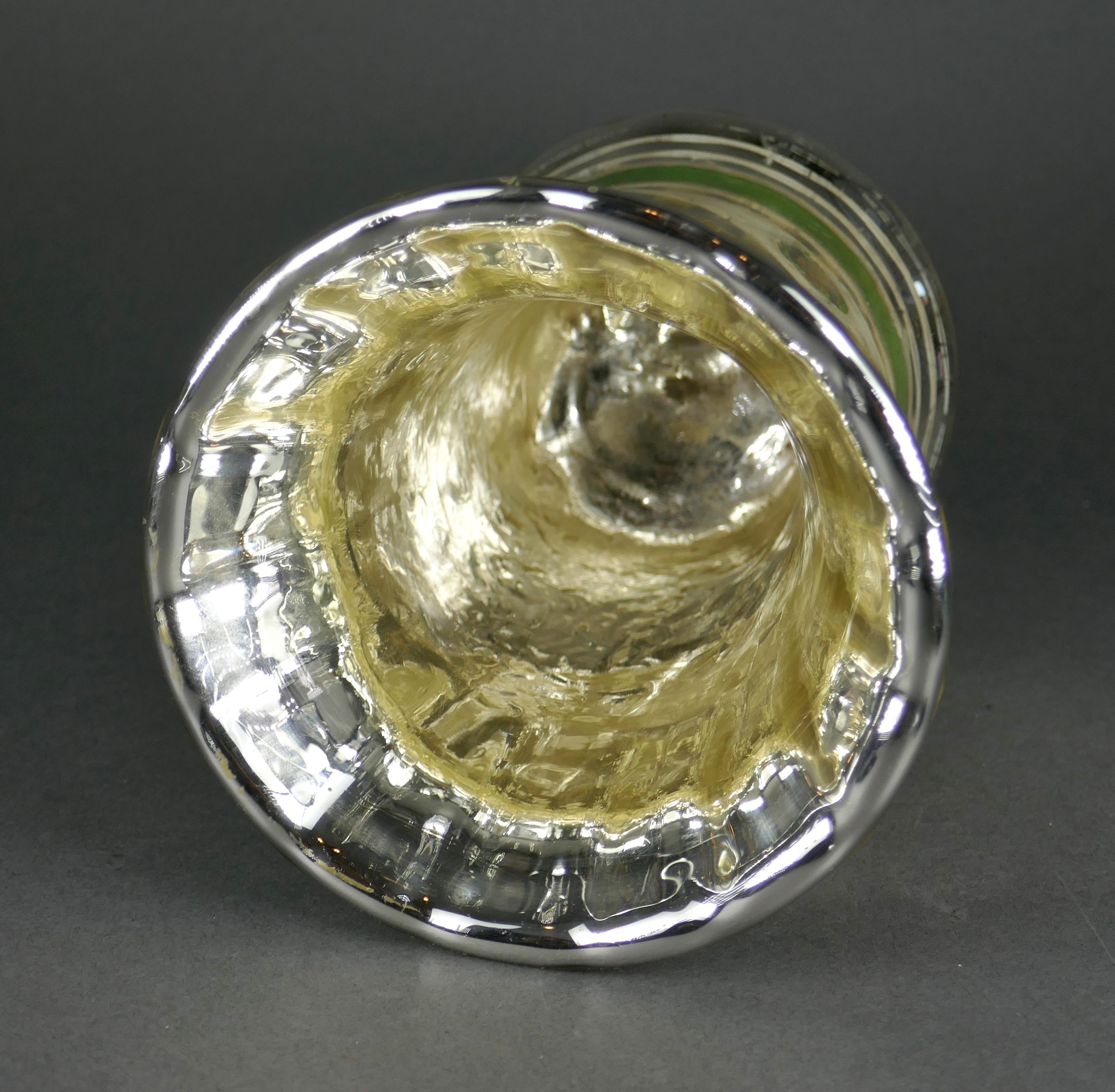 Verre Vase français ancien du 19ème siècle soufflé à la main en miroir mercuré sur pied en vente