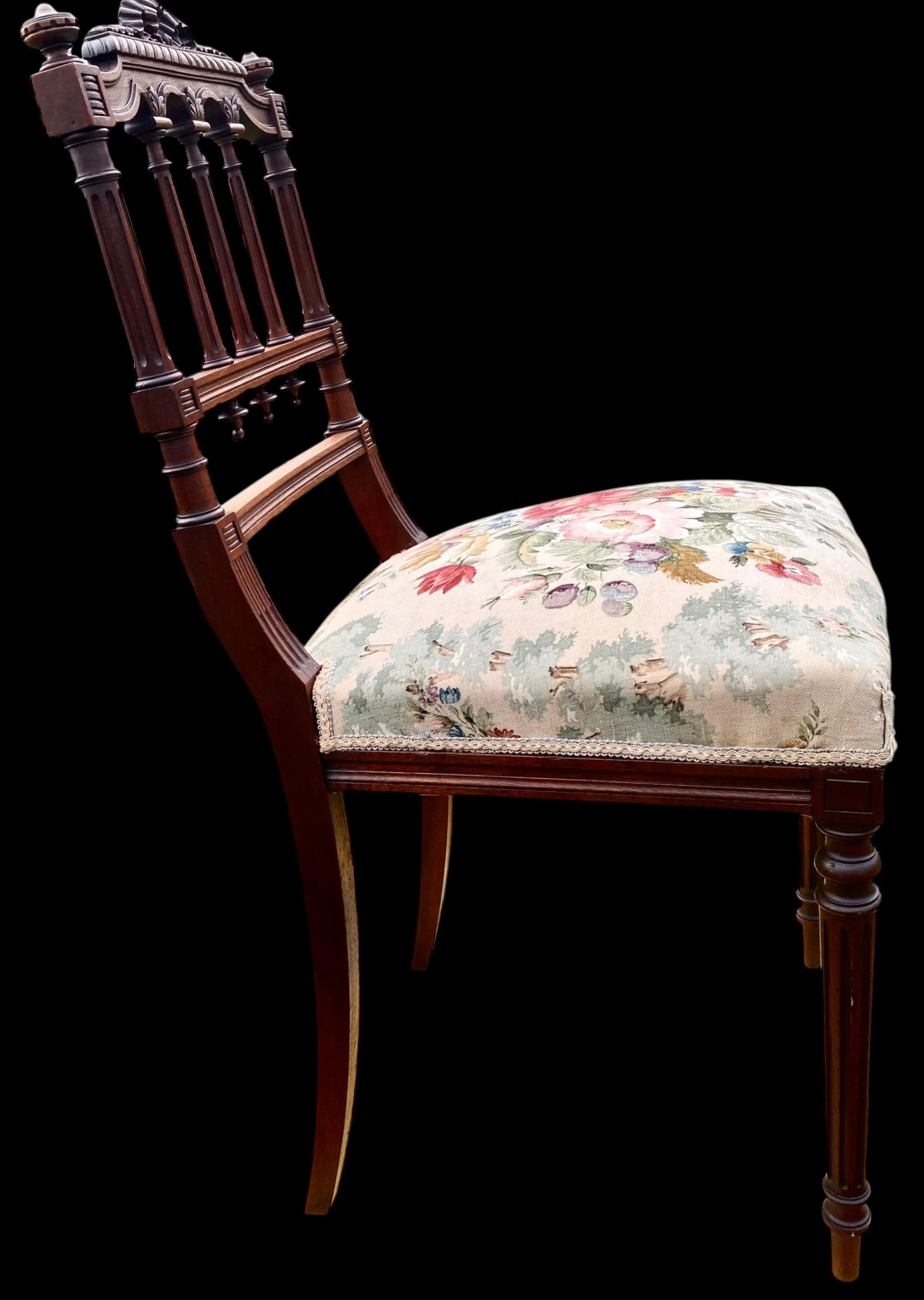 Antique Early 20th Century Französisch Hand geschnitzt Nussbaum Side Chair im Angebot 1