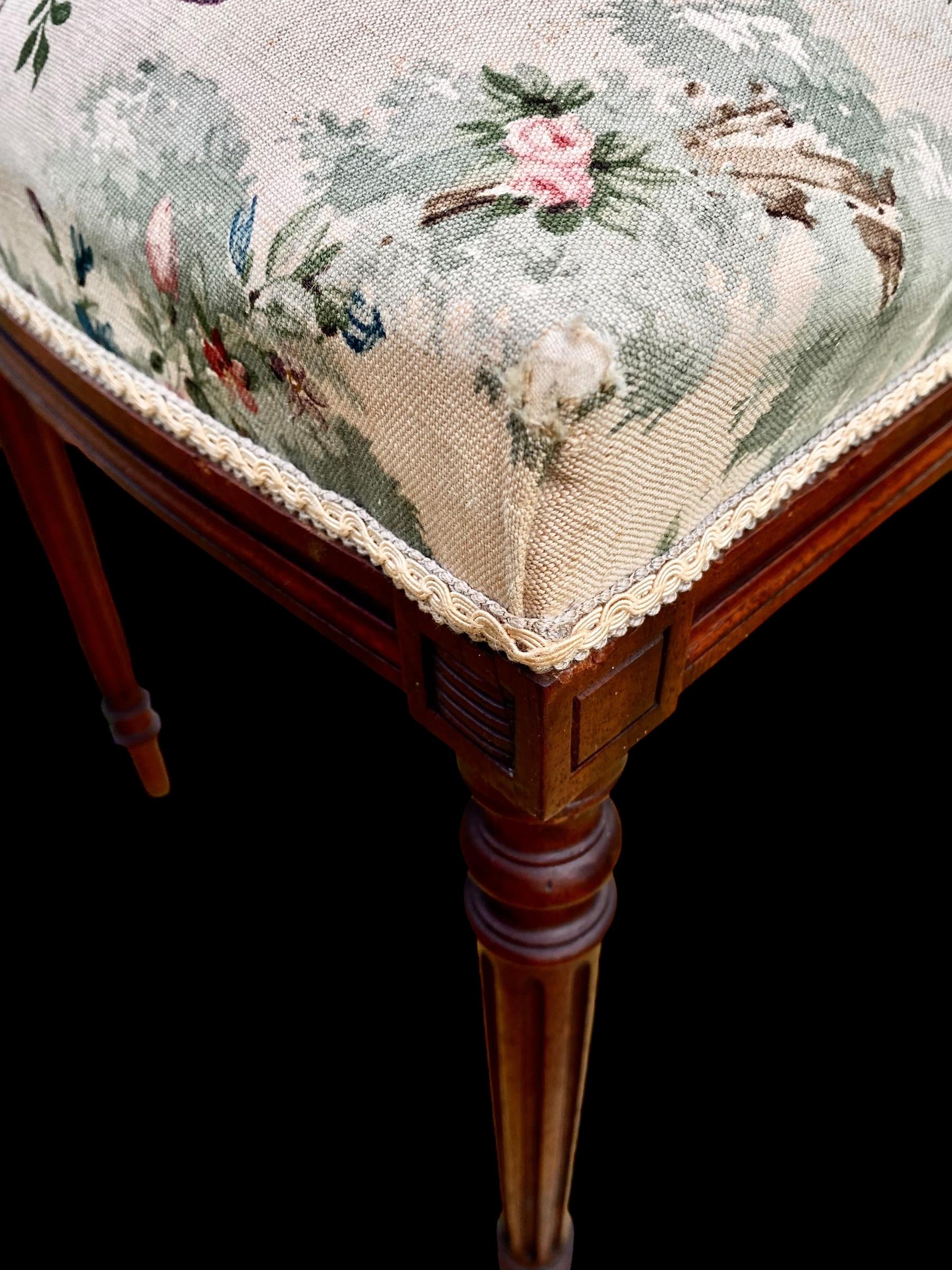 Antique Early 20th Century Französisch Hand geschnitzt Nussbaum Side Chair im Angebot 2