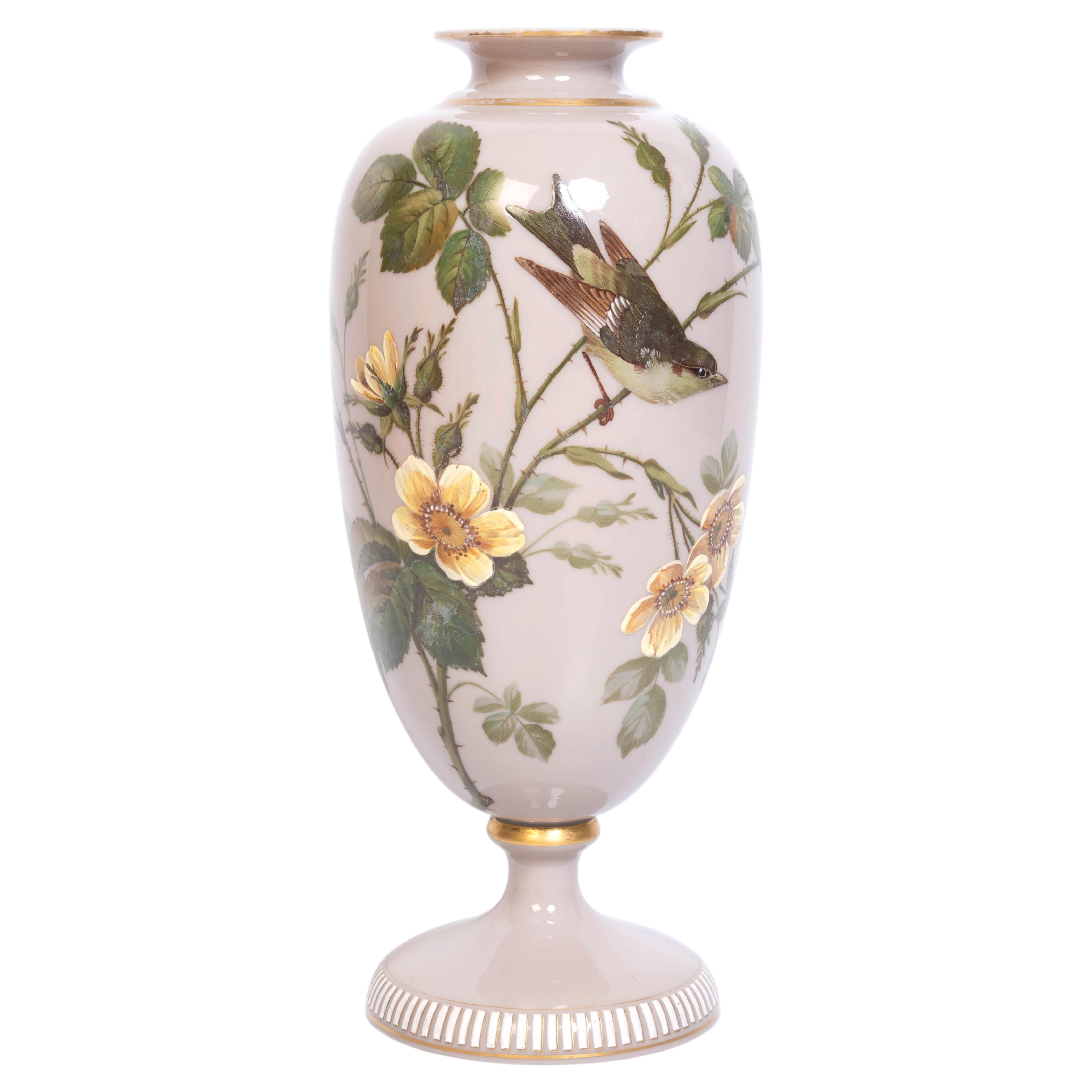 Antiguo Jarrón Francés de Vidrio Opaline Pintado a Mano Siglo XIX C.1840