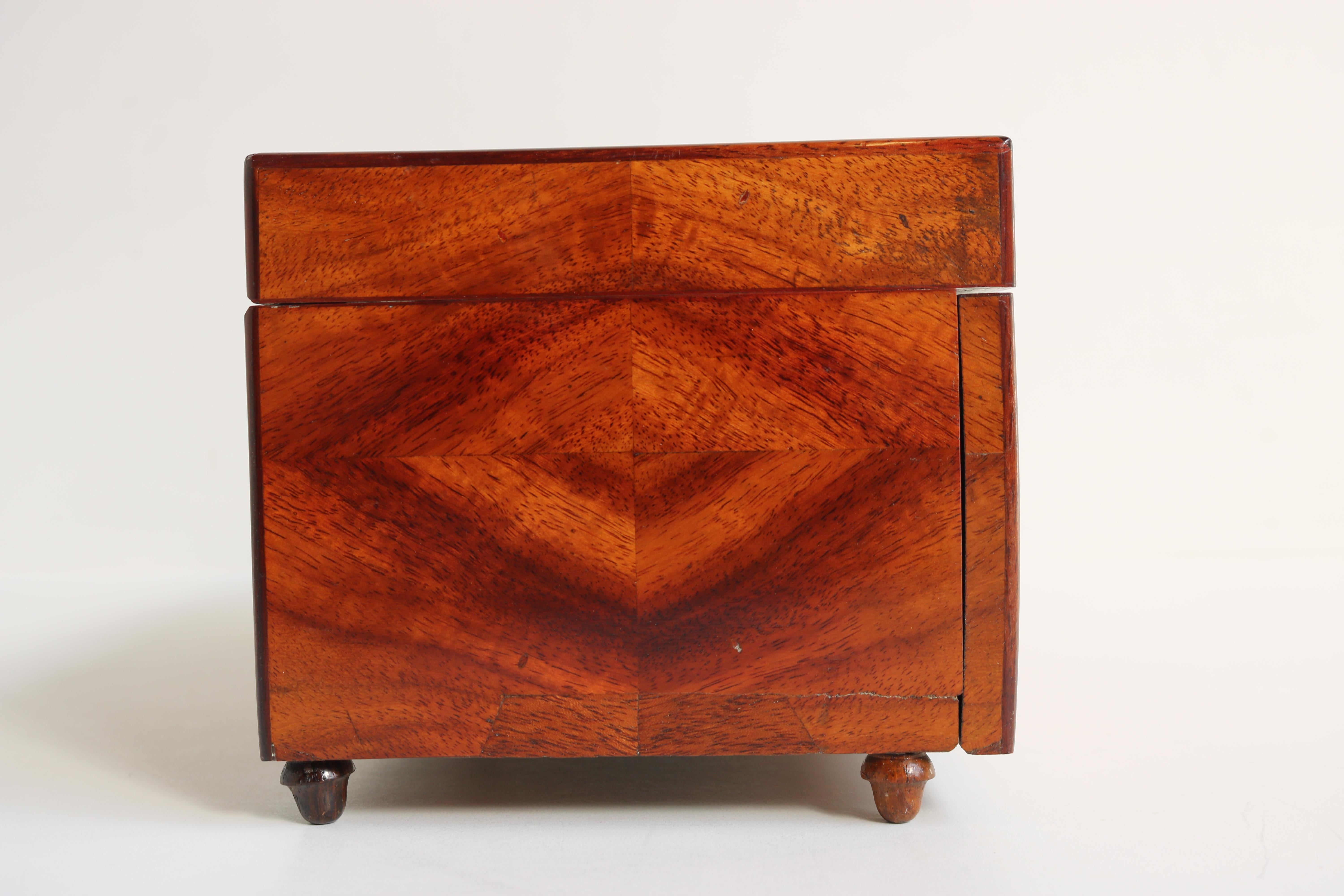 Antique 19th Century French Jewelry Box by Théodore Année in Kingwood / Walnut In Good Condition In Ijzendijke, NL