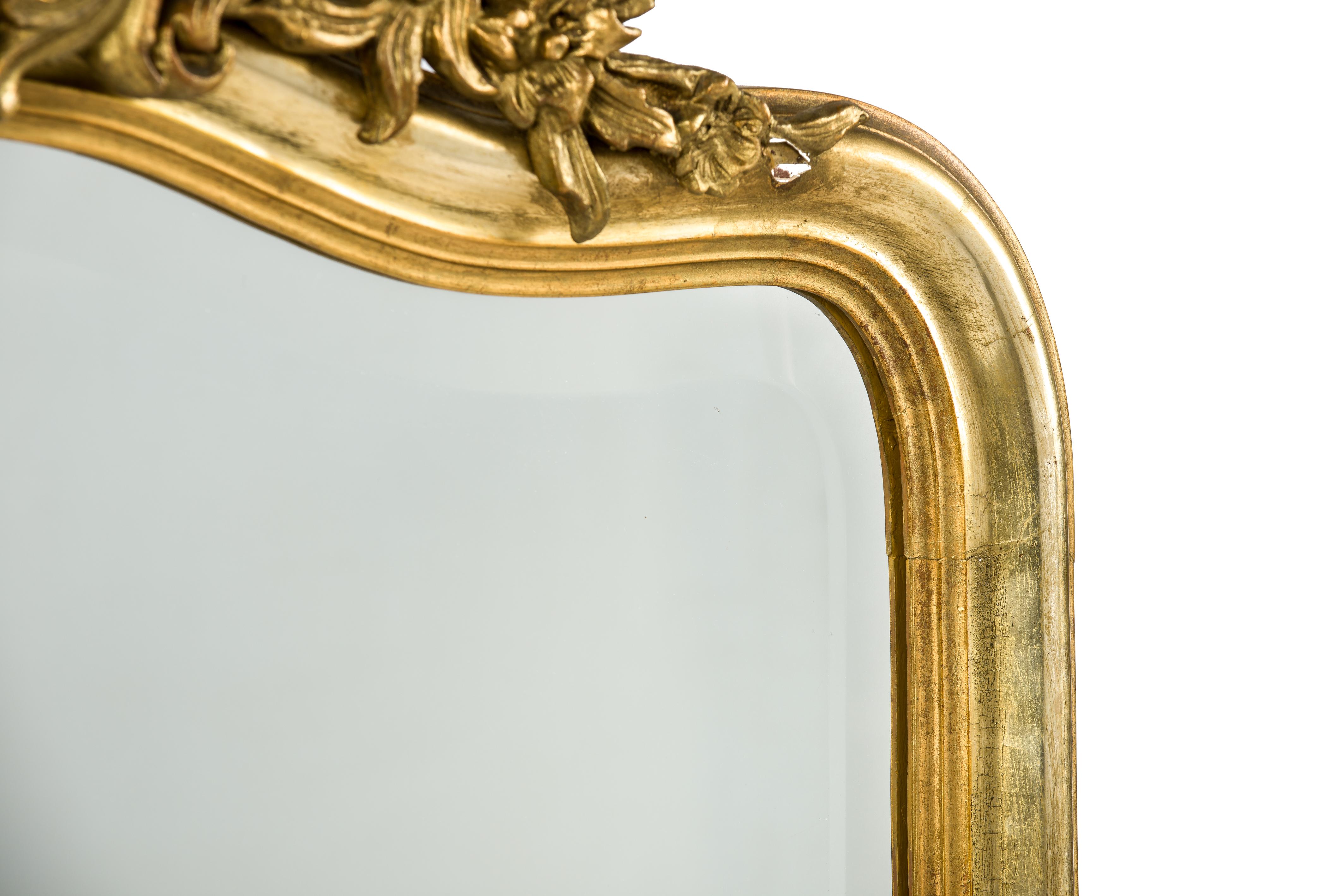 Gesso Antique Miroir doré Louis Quinze du 19ème siècle avec verre à facettes en vente