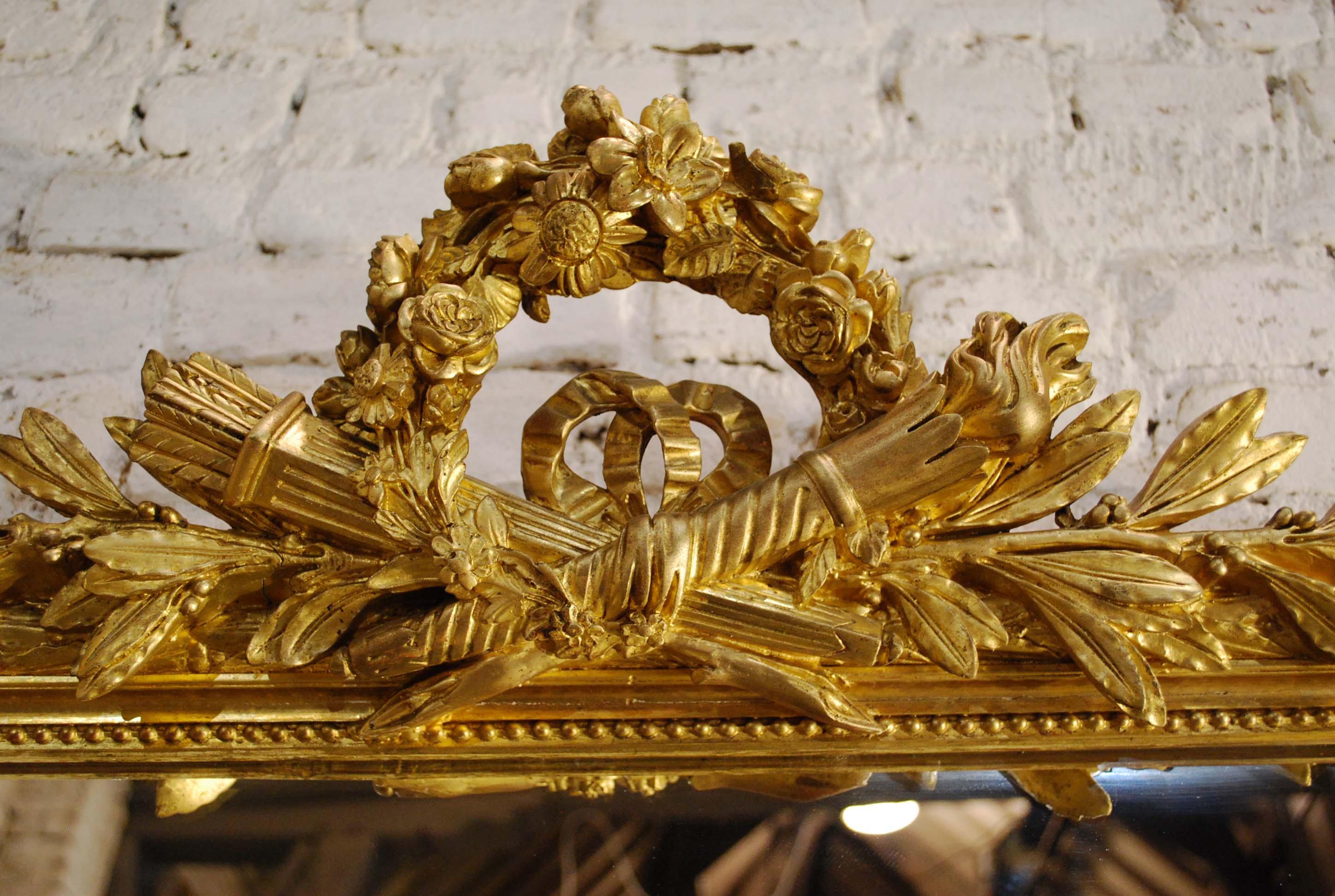 Antique 19th Century French Louis Seize Gold Gilt Mirror with Crest im Zustand „Gut“ in Casteren, NL