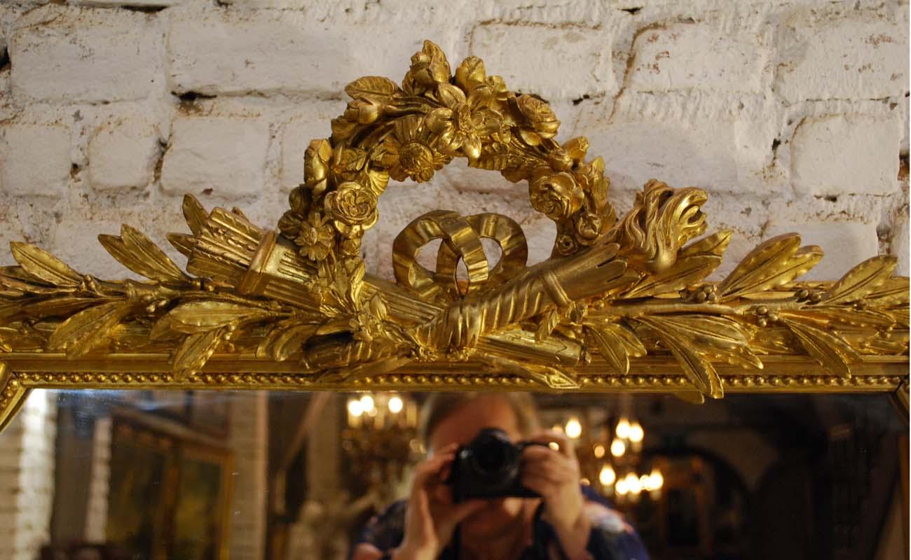 Antique 19th Century French Louis Seize Gold Gilt Mirror with Crest (Französisch)