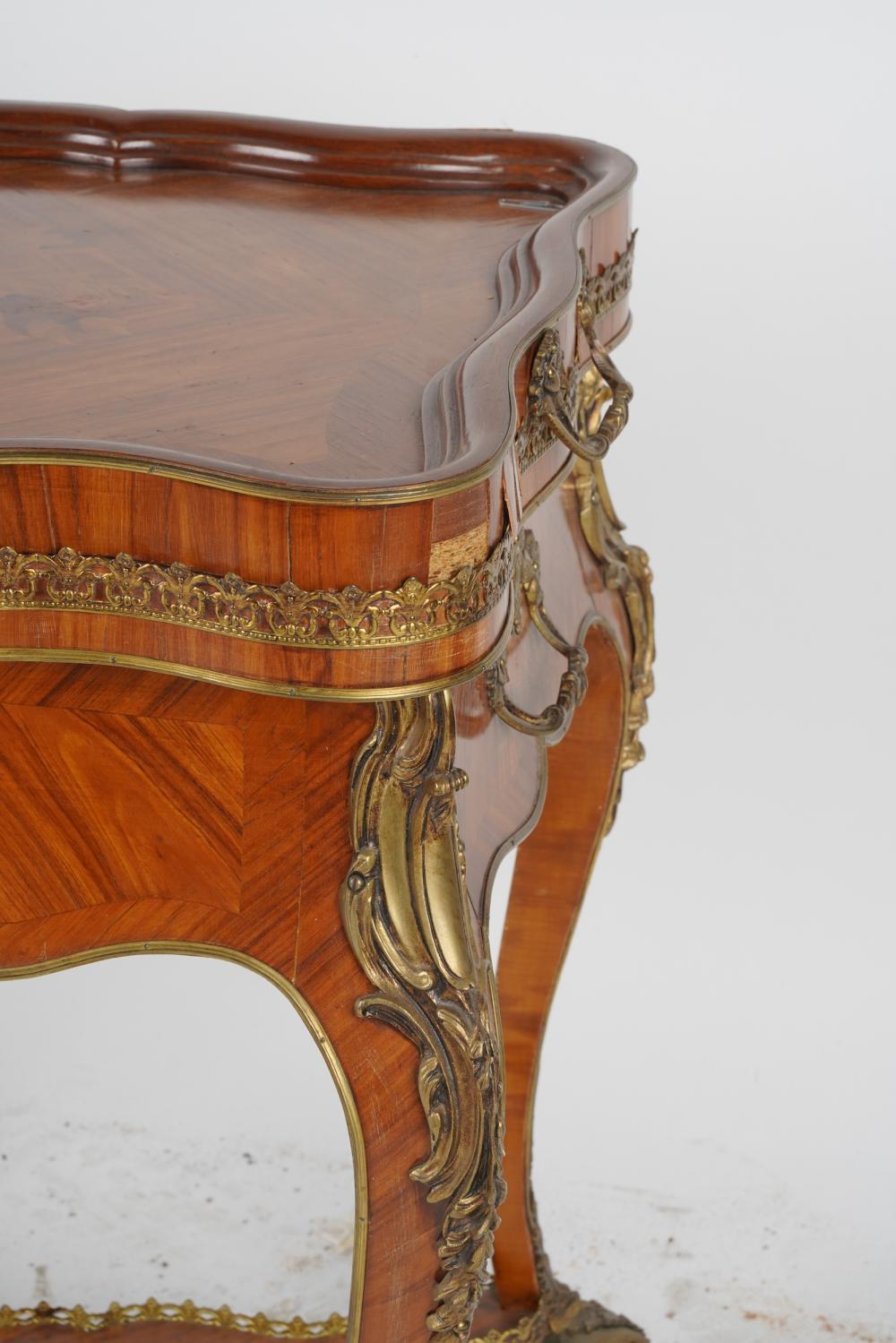 XIXe siècle Ancien chariot de service ou de bar en marqueterie de bois de roi Louis XV du 19ème siècle français en vente