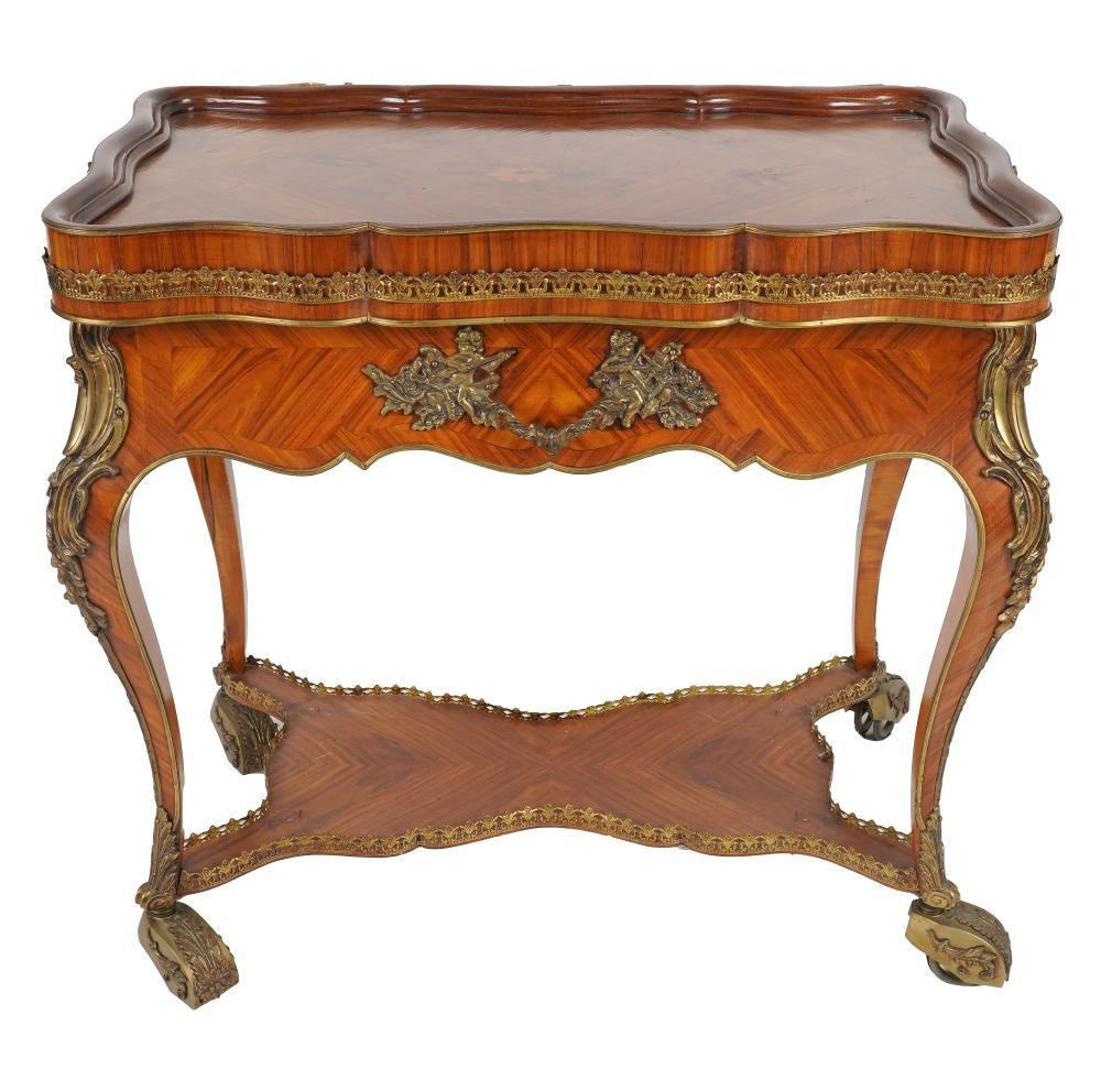 Ancien chariot de service ou de bar en marqueterie de bois de roi Louis XV du 19ème siècle français en vente 2