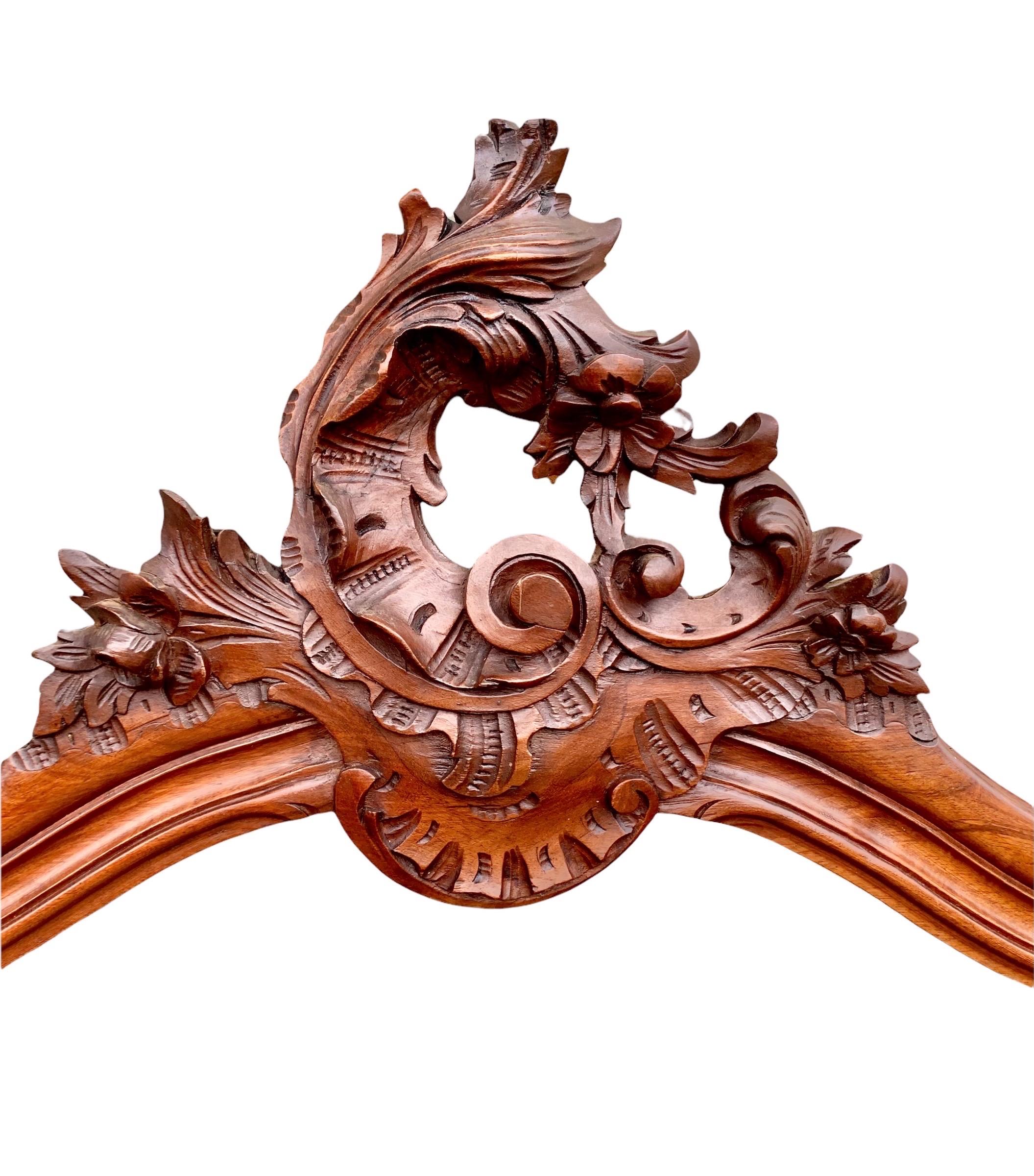 Antique French del 19° secolo, stile Luigi XV, Specchio da camino in faggio intagliato in vendita 9