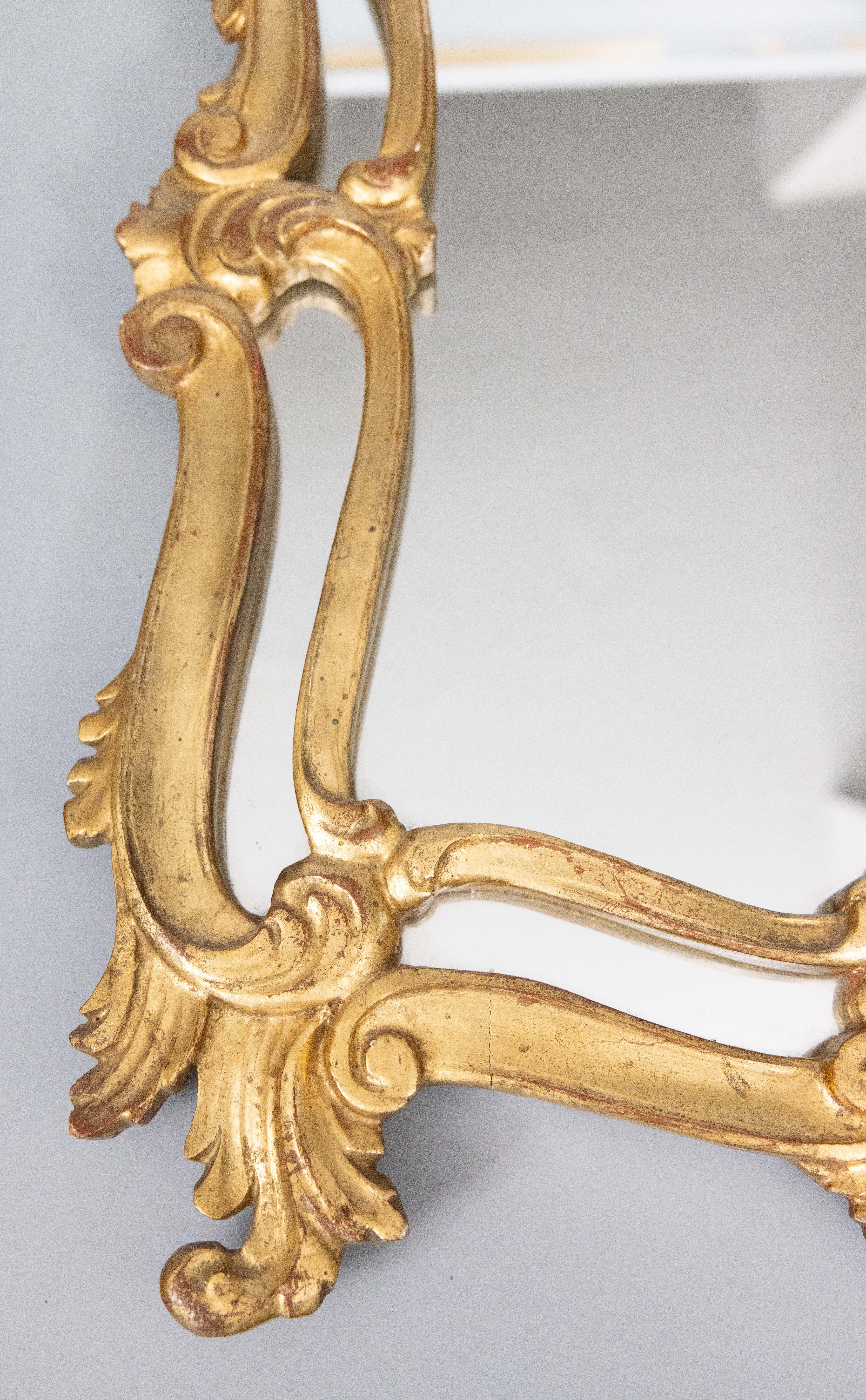 Francese Antique French del XIX secolo, specchio in legno dorato in stile Luigi XV in vendita