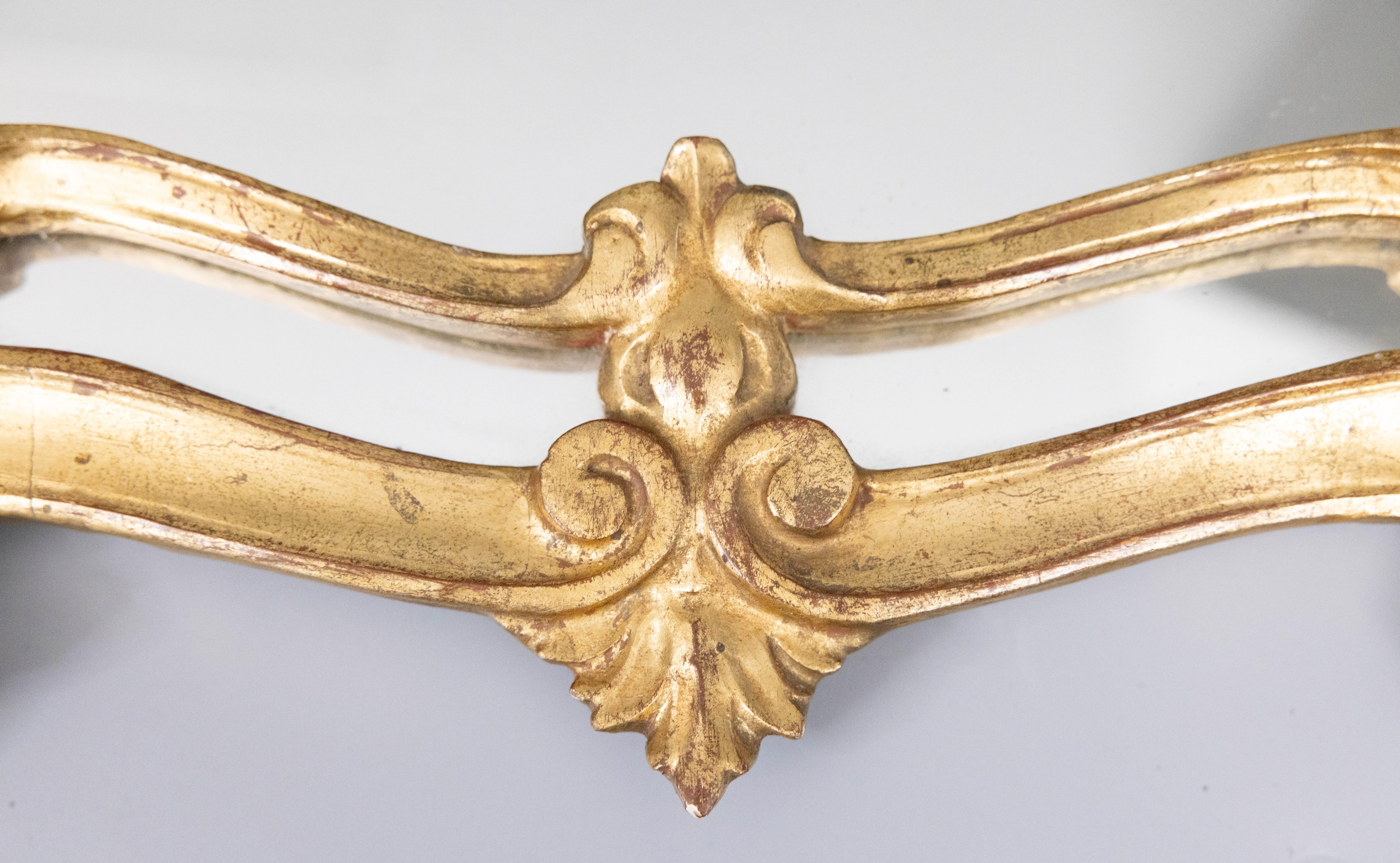 Intagliato a mano Antique French del XIX secolo, specchio in legno dorato in stile Luigi XV in vendita