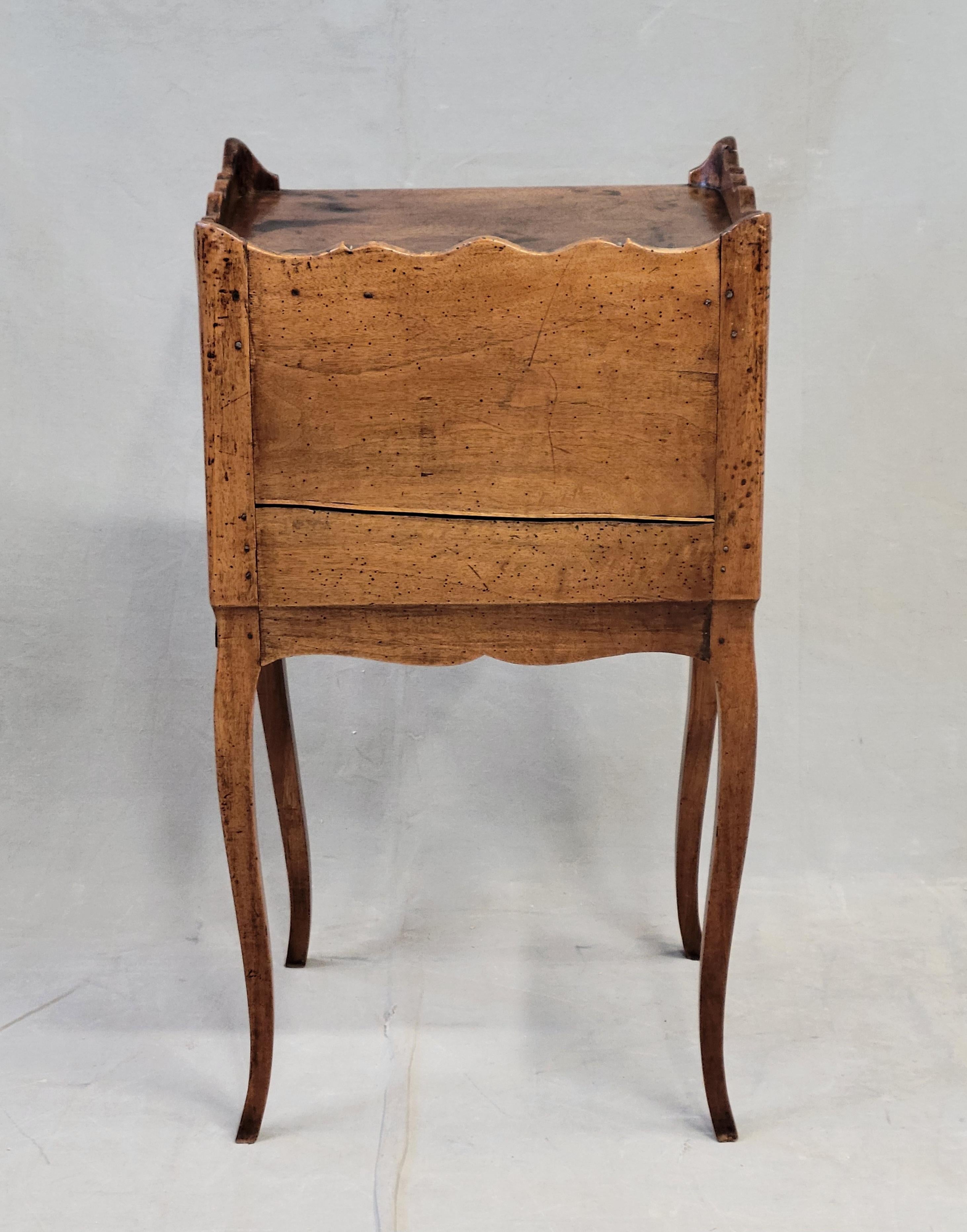 Antique 19th Century French Louis XV Style Walnut Cherry Chevet Nightstand For Sale 8