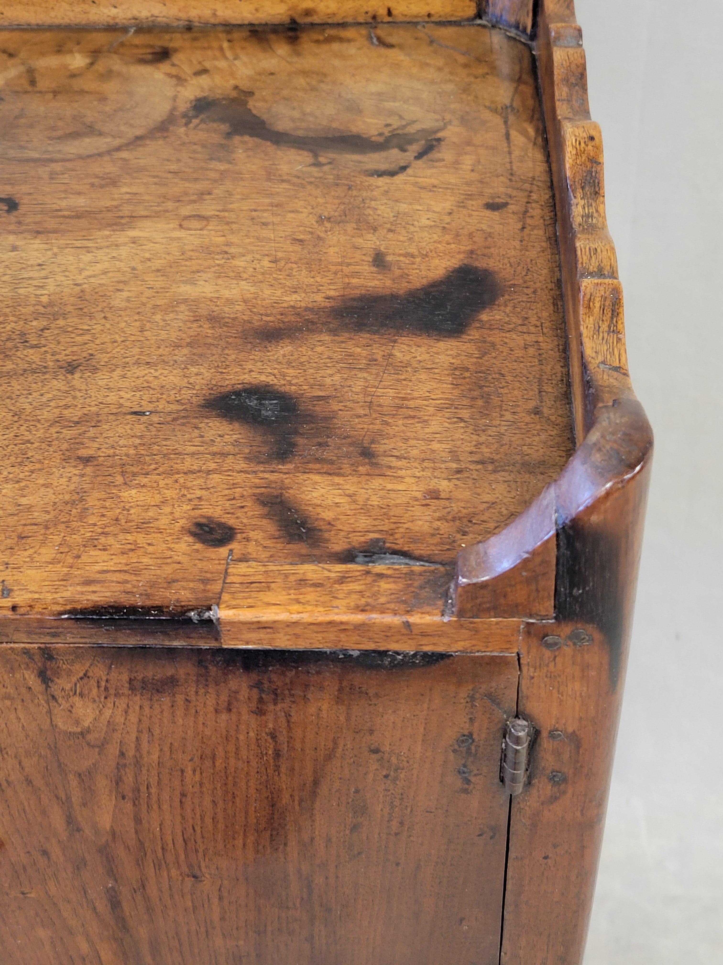 Antique 19th Century French Louis XV Style Walnut Cherry Chevet Nightstand For Sale 4