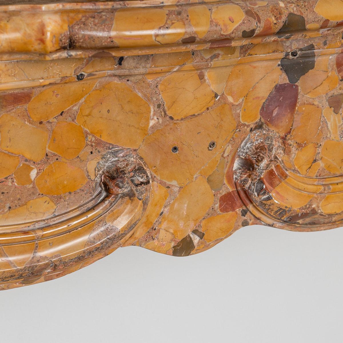 Antiker französischer Asiago-Marmorkamin im Louis-XV-Stil des 19. Jahrhunderts, um 1860 im Angebot 2